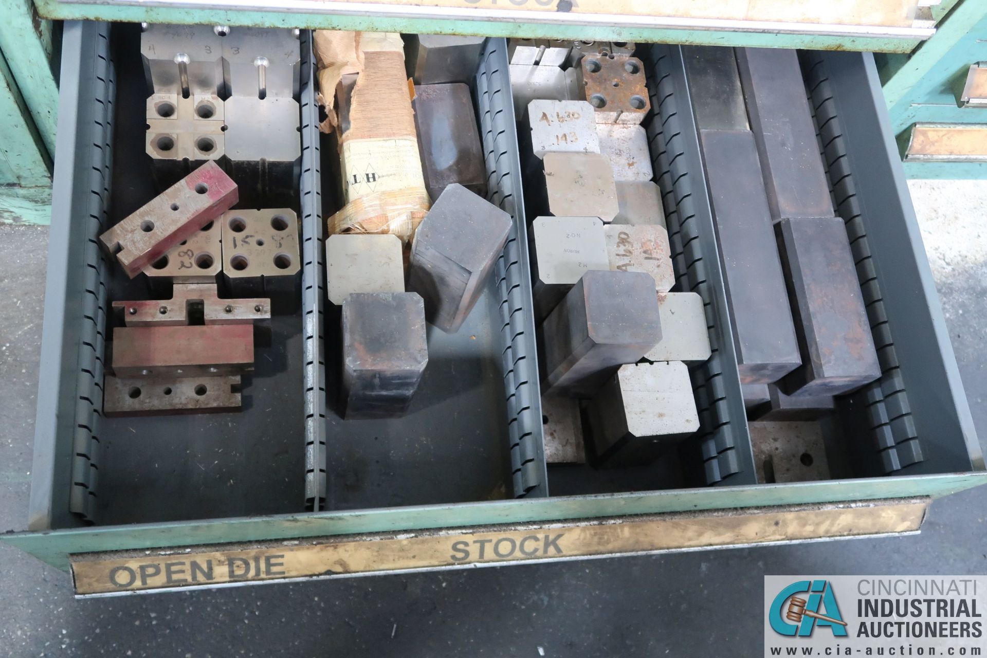 (LOT) TOOLING CABINET WITH DIES - Image 13 of 13