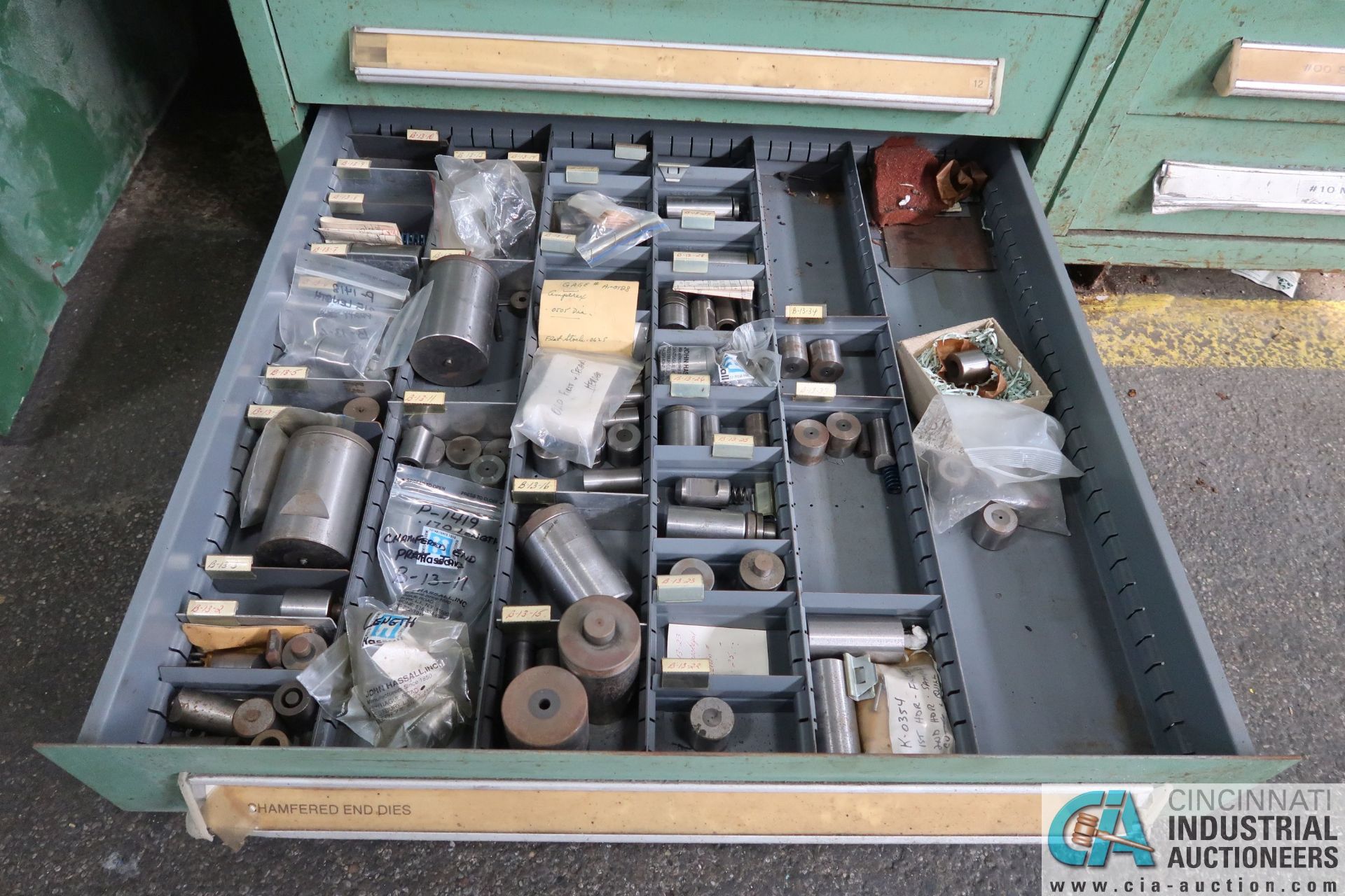 13-DRAWER TOOLING CABINET WITH TOOLING - Image 14 of 14