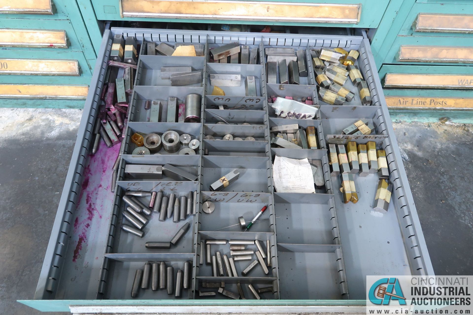 (LOT) TOOLING CABINET WITH CUTTERS, VALVES, PRESSURE BARS - Image 9 of 10