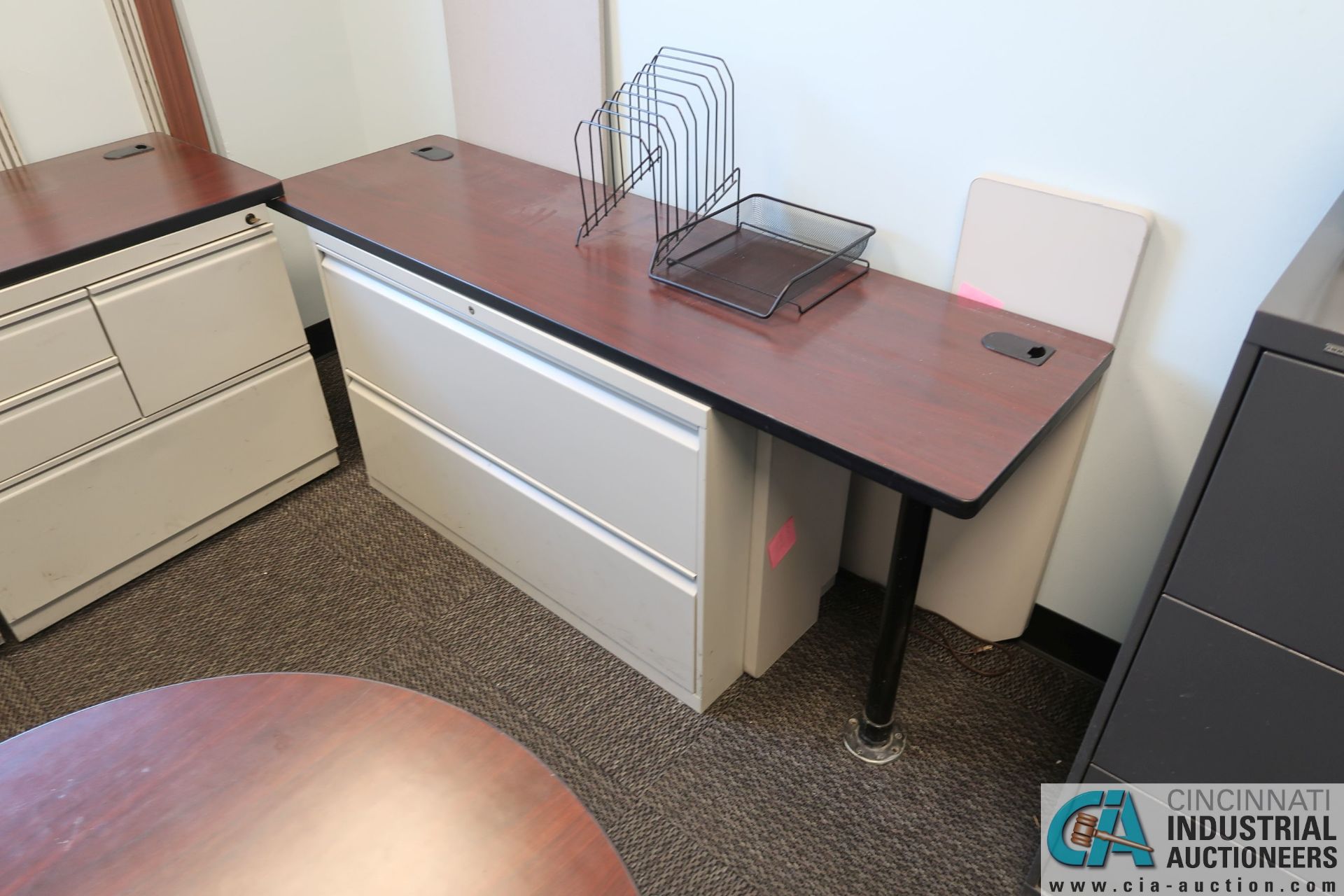 (LOT) CONTENTS OF OFFICE INCLUDING L-SHAPED DESK, CHAIRS, CREDENZA, (2) FILE CABINETS ** NO COMPUTER - Image 3 of 4