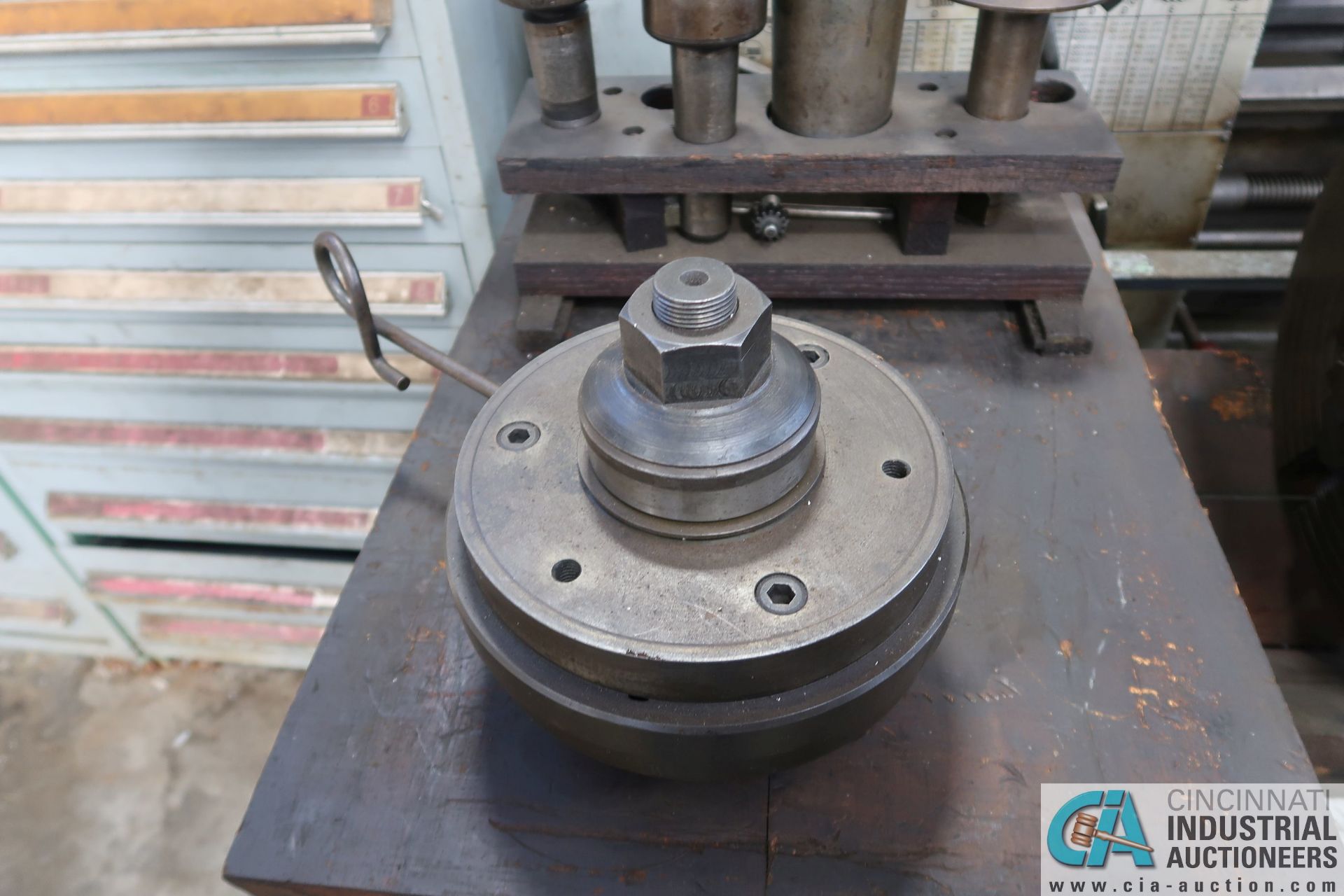 (LOT) RACK WITH LATHE TOOLING - 16" 4-JAW CHUCK CENTERS, DRILL CHUCK, FOLLOW REST - Image 3 of 5