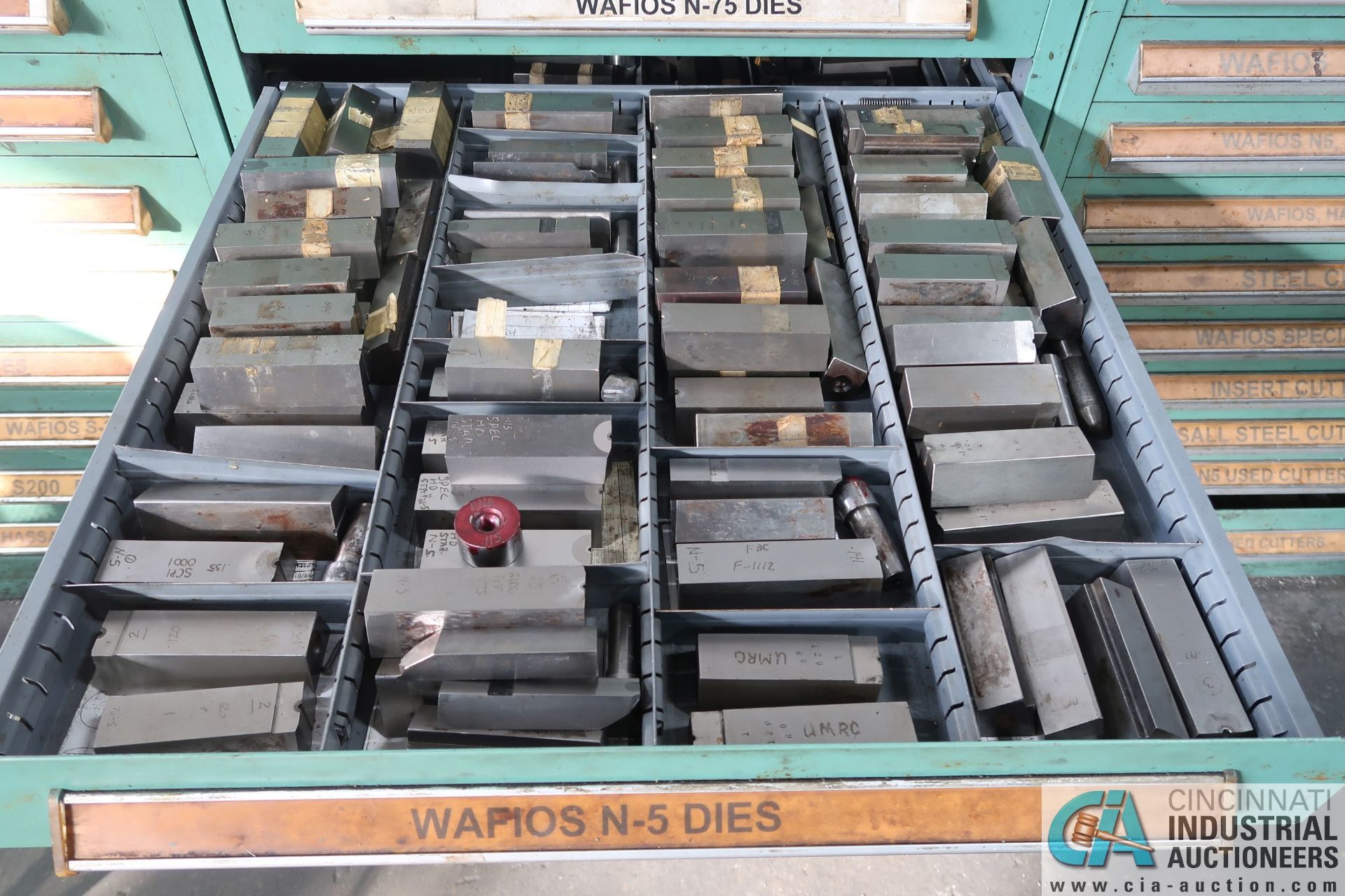 (LOT) TOOLING CABINET WITH WAFIOS DIES AND OTHER TOOLING - Image 5 of 9