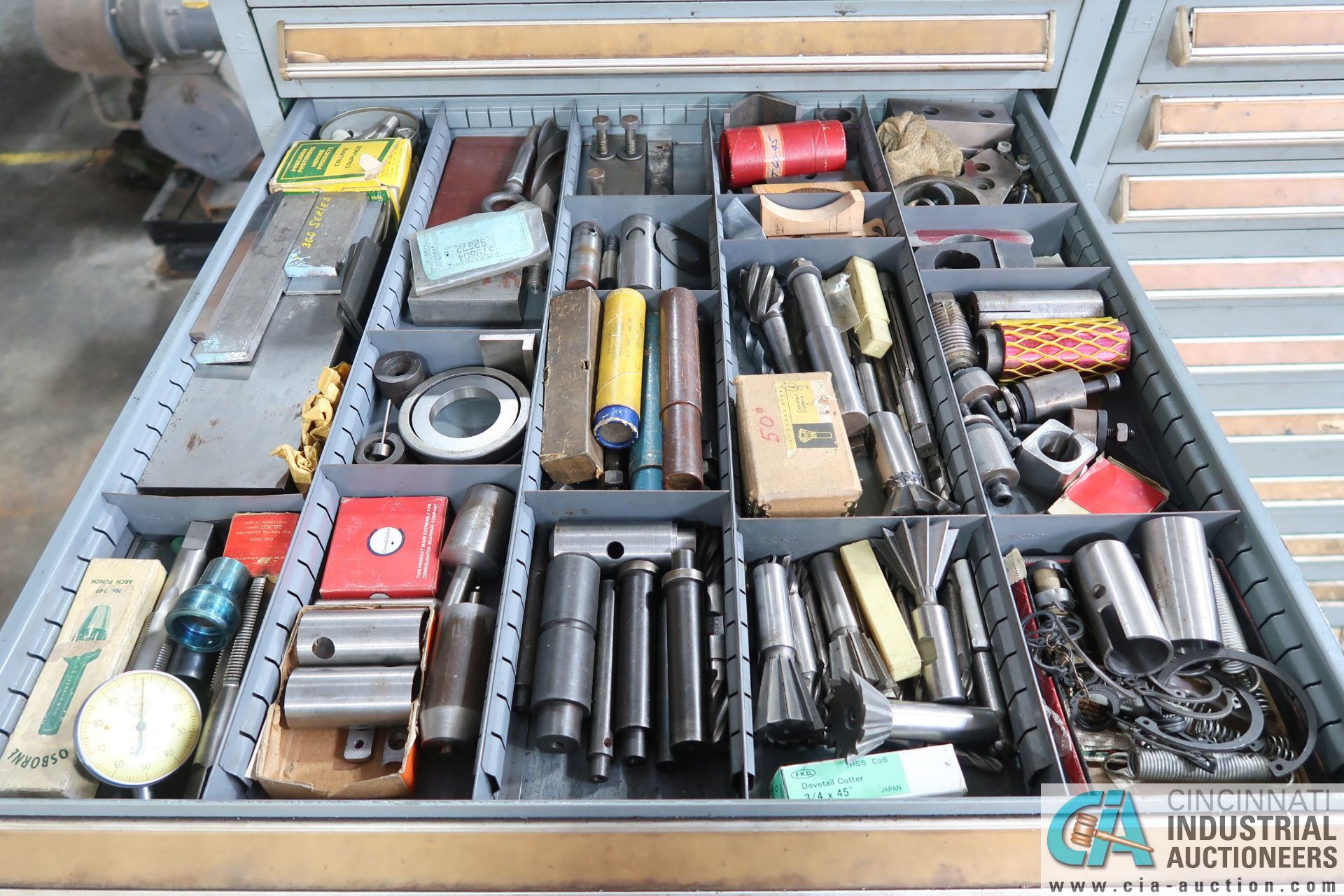 12-DRAWER CABINET WITH HARDWARE AND TOOL ROOM ITEMS - Image 4 of 8