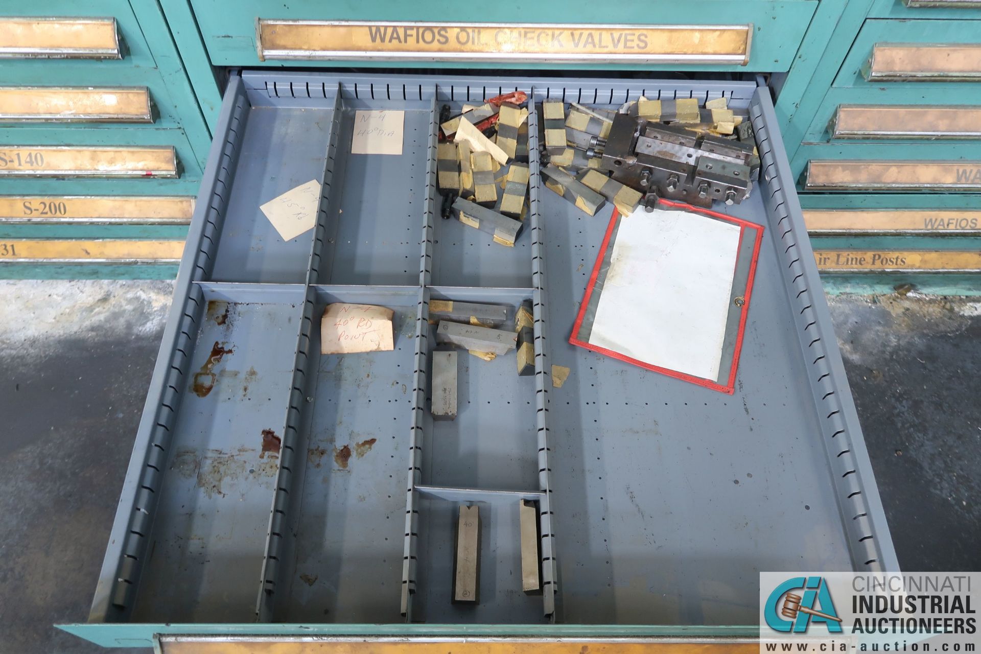 (LOT) TOOLING CABINET WITH CUTTERS, VALVES, PRESSURE BARS - Image 8 of 10