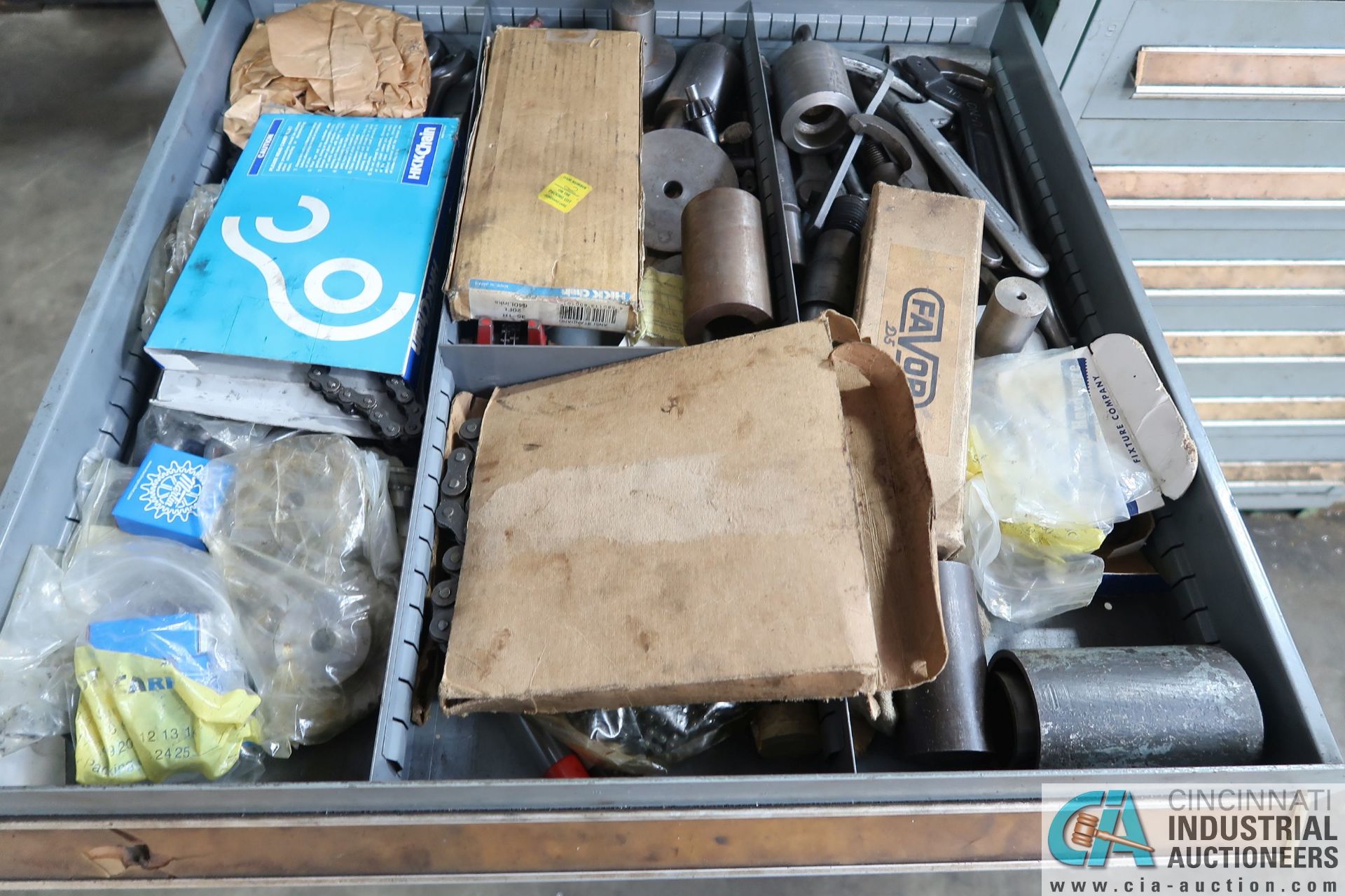 12-DRAWER CABINET WITH HARDWARE AND TOOL ROOM ITEMS - Image 7 of 8