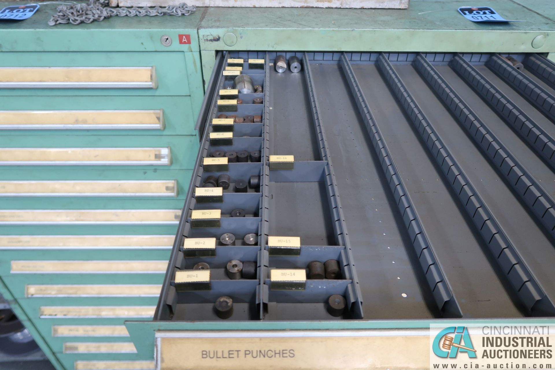 (LOT) TOOLING CABINET WITH PUNCHES - Image 2 of 24