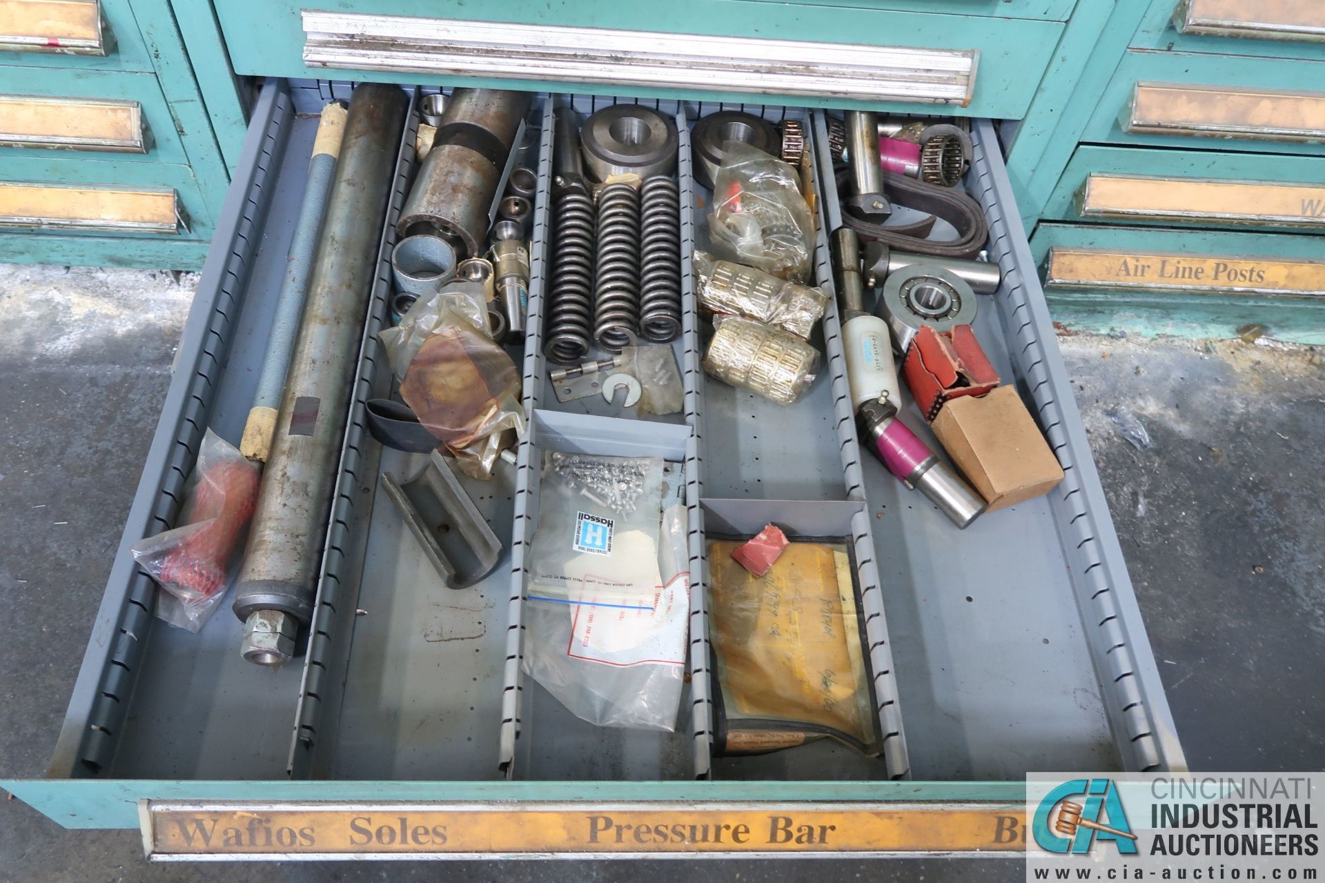 (LOT) TOOLING CABINET WITH CUTTERS, VALVES, PRESSURE BARS - Image 10 of 10