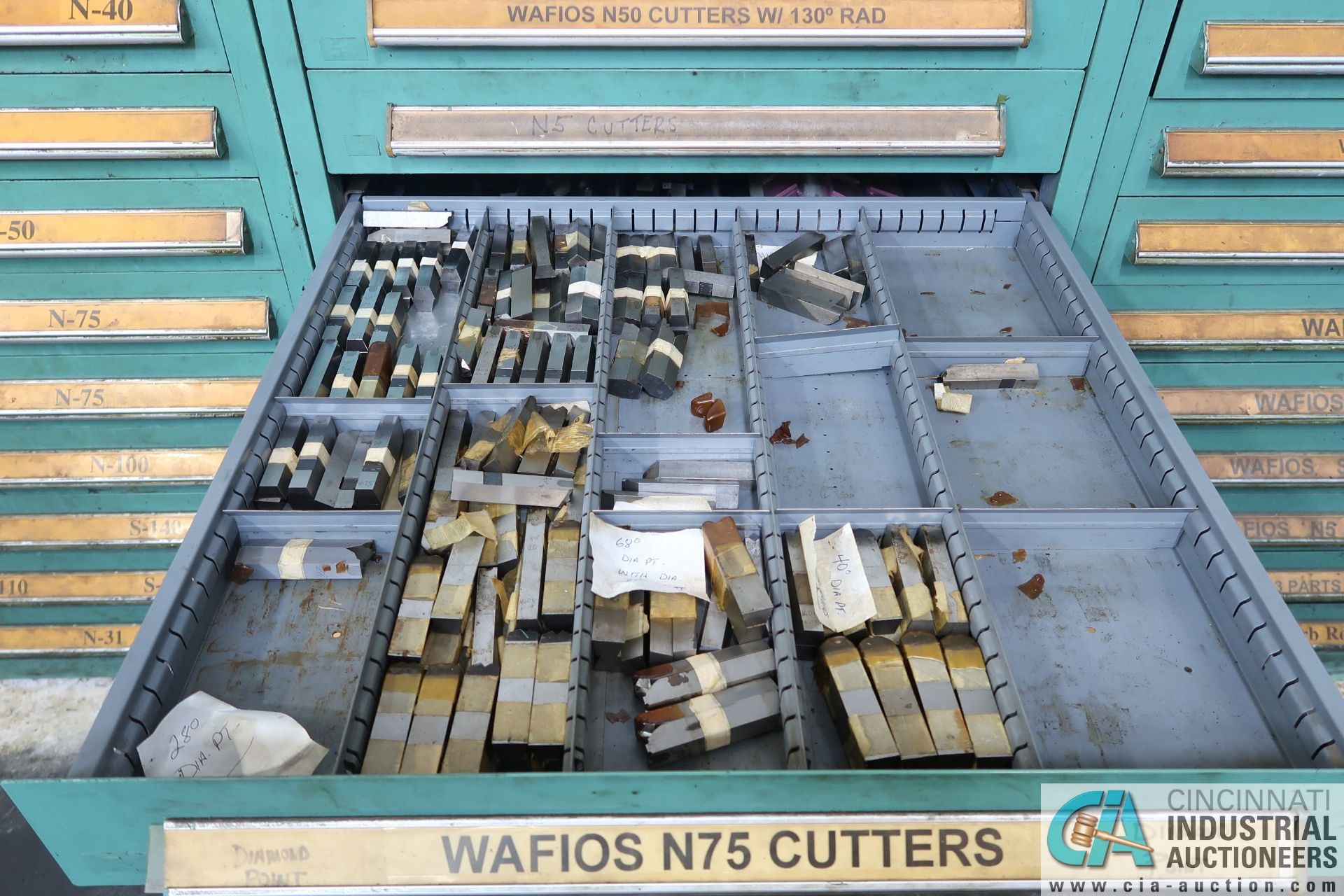 (LOT) TOOLING CABINET WITH CUTTERS, VALVES, PRESSURE BARS - Image 5 of 10