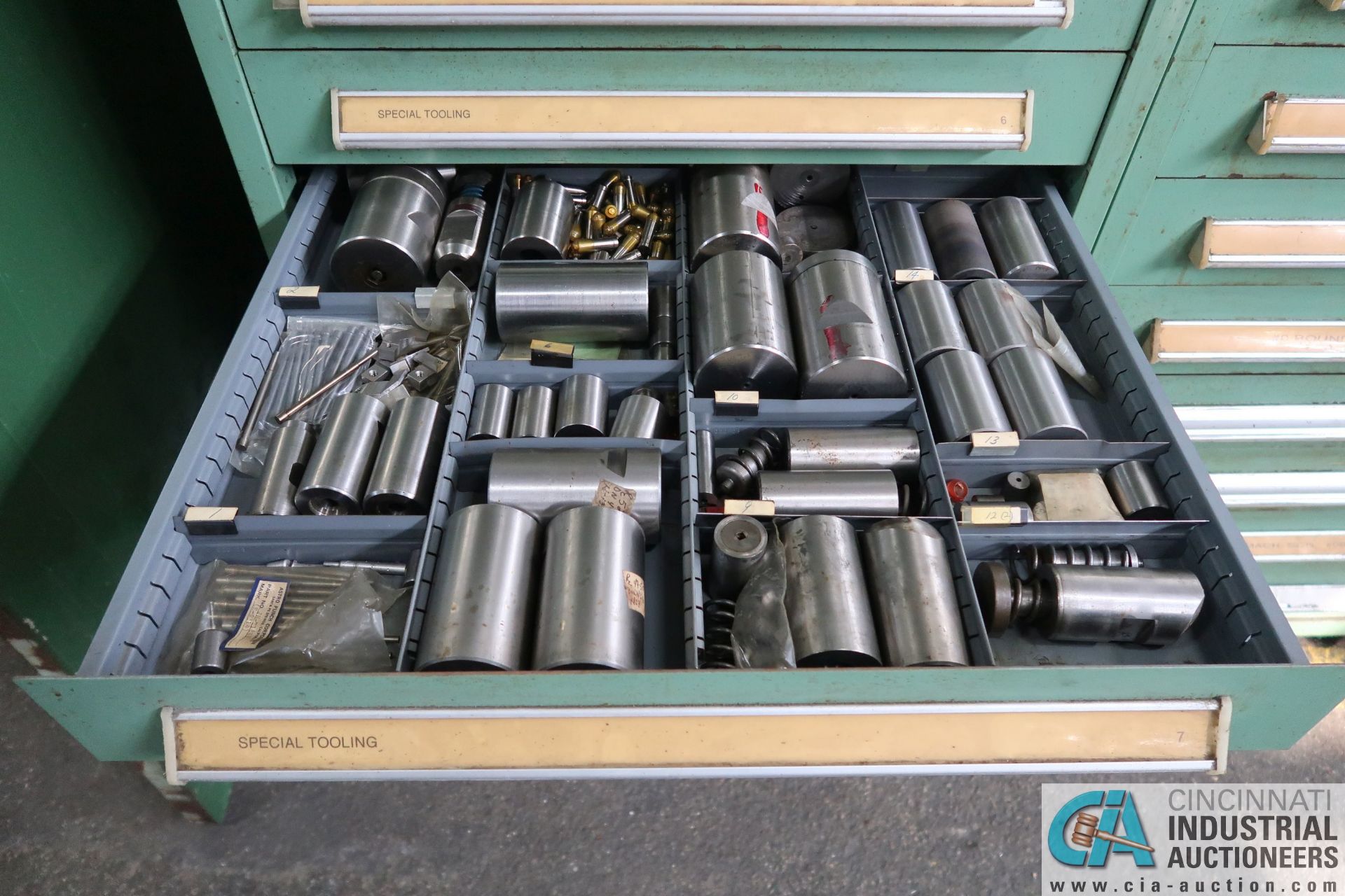 13-DRAWER TOOLING CABINET WITH TOOLING - Image 8 of 14