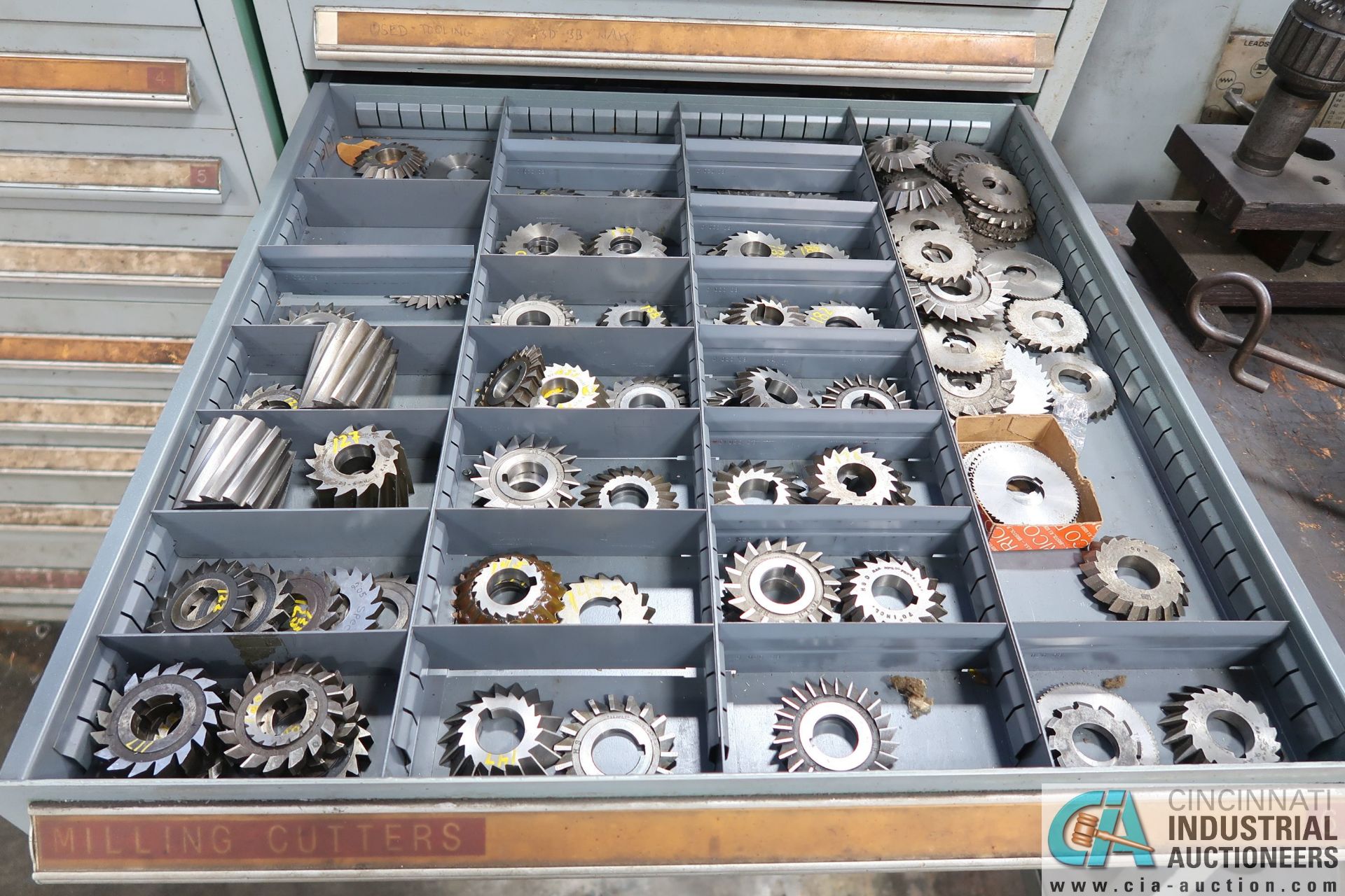 13-DRAWER CABINET WITH GRINDING WHEELS, MILL CUTTERS AND HARDWARE - Image 6 of 9