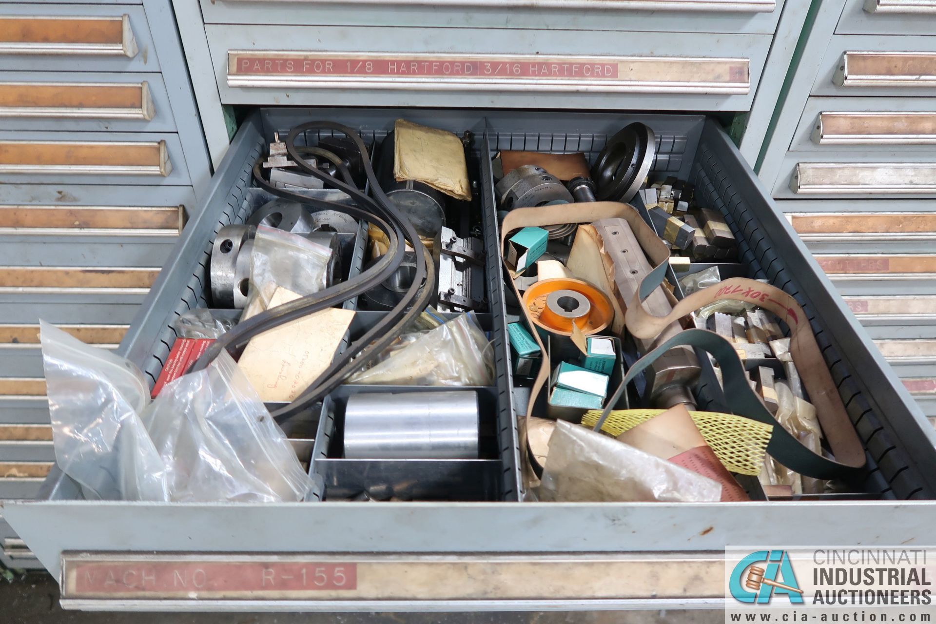 12-DRAWER CABINET WITH HARDWARE AND TOOL ROOM ITEMS - Image 4 of 10