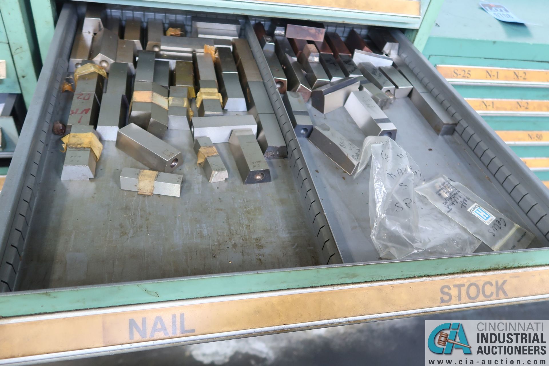 (LOT) TOOLING CABINET WITH DIES - Image 5 of 13