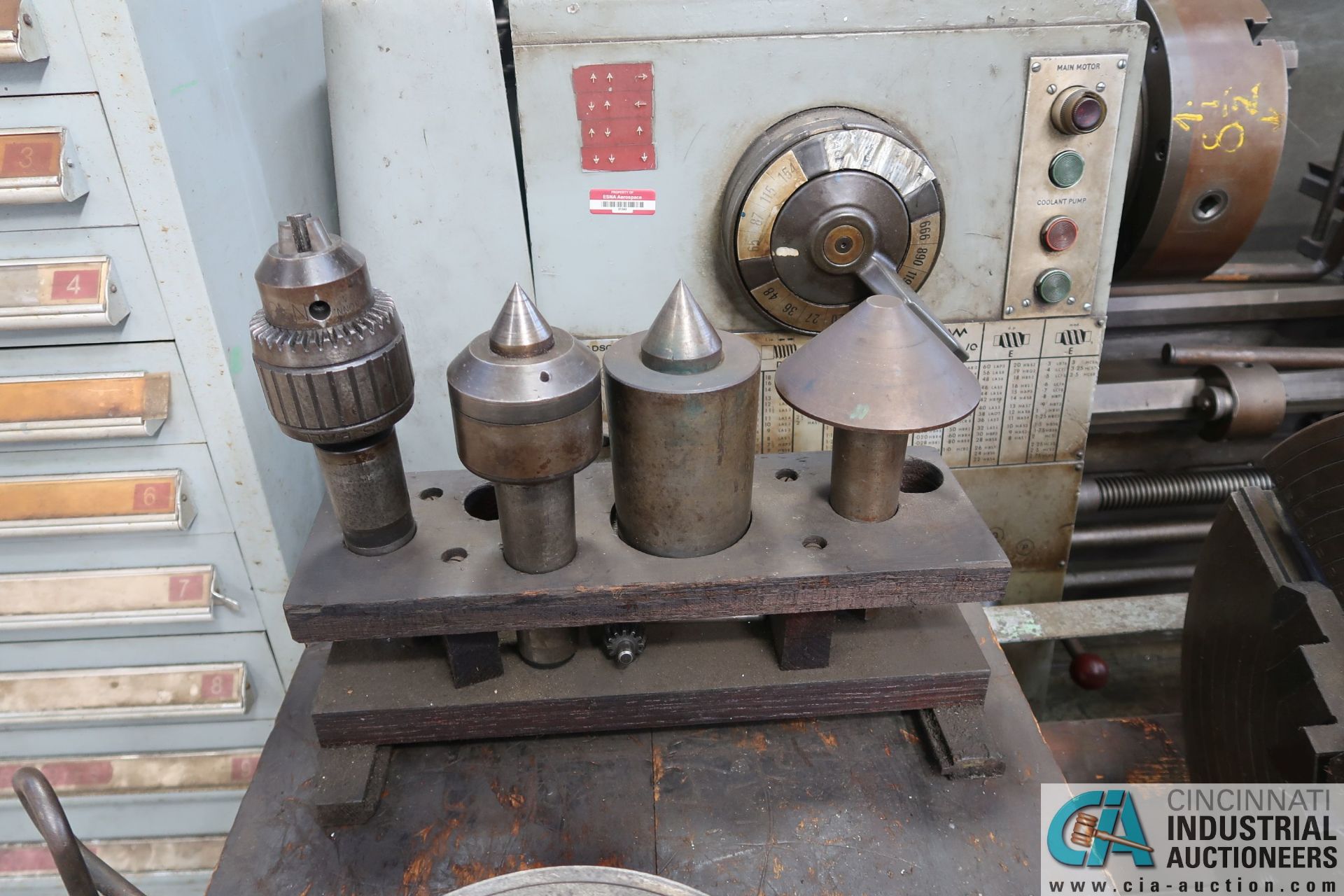 (LOT) RACK WITH LATHE TOOLING - 16" 4-JAW CHUCK CENTERS, DRILL CHUCK, FOLLOW REST - Image 4 of 5