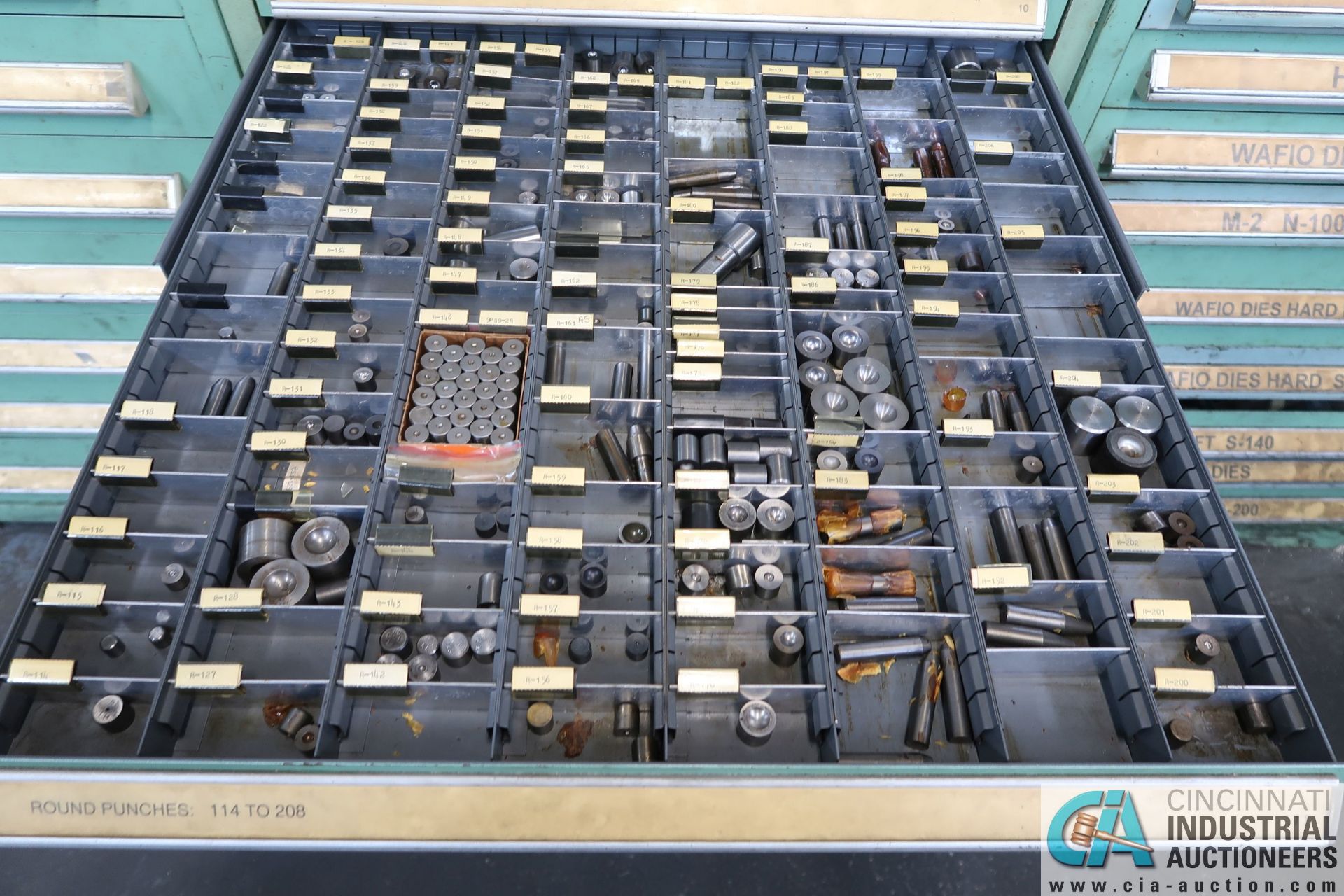 (LOT) TOOLING CABINET WITH PUNCHES - Image 12 of 24