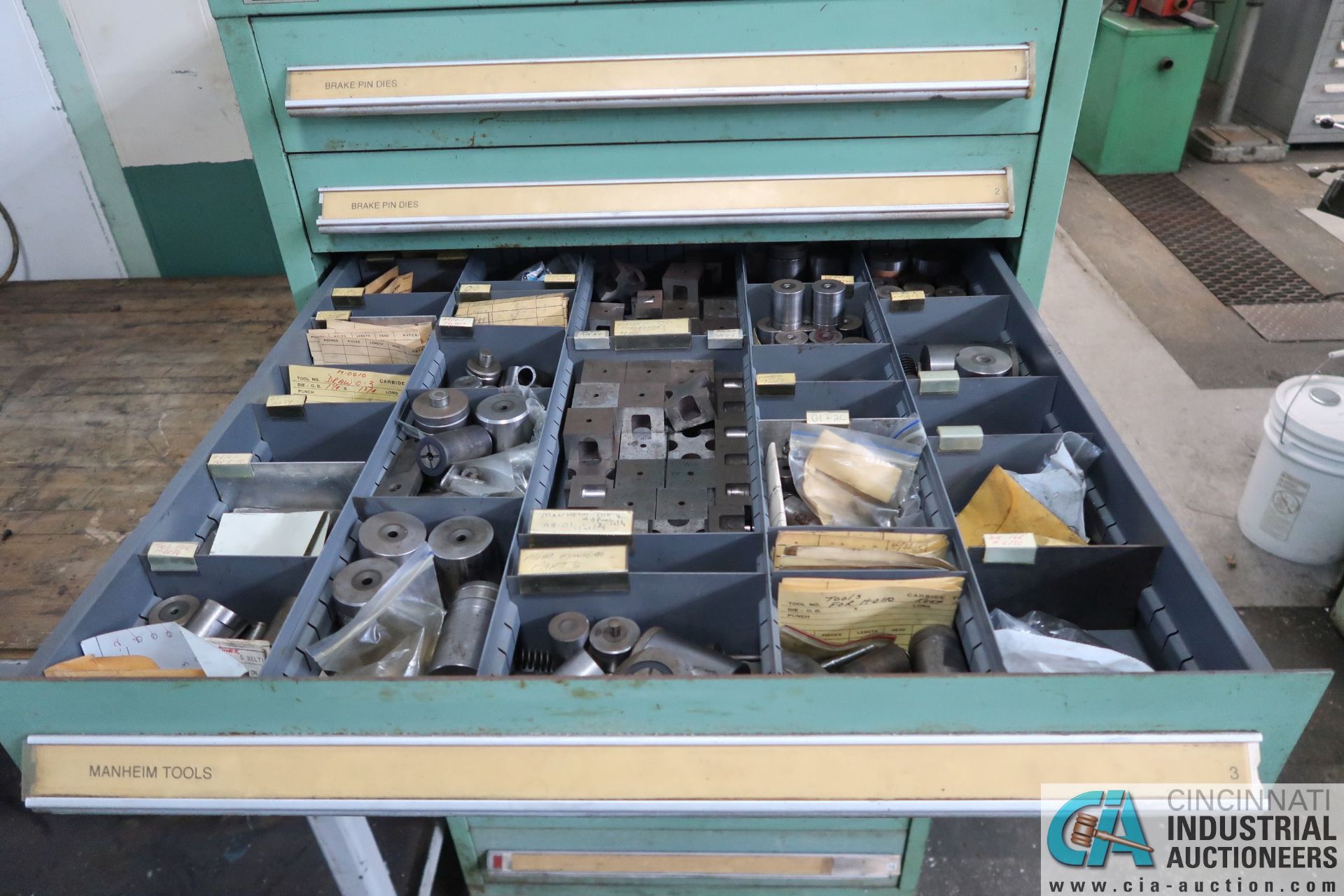 12-DRAWER TOOLING CABINET WITH TOOLING - Image 4 of 14