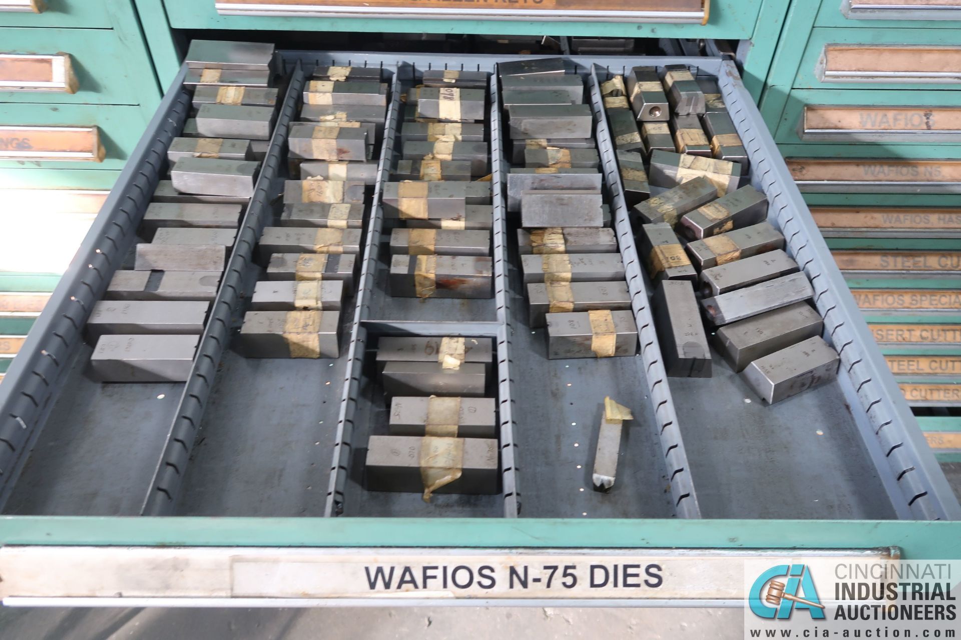 (LOT) TOOLING CABINET WITH WAFIOS DIES AND OTHER TOOLING - Image 4 of 9