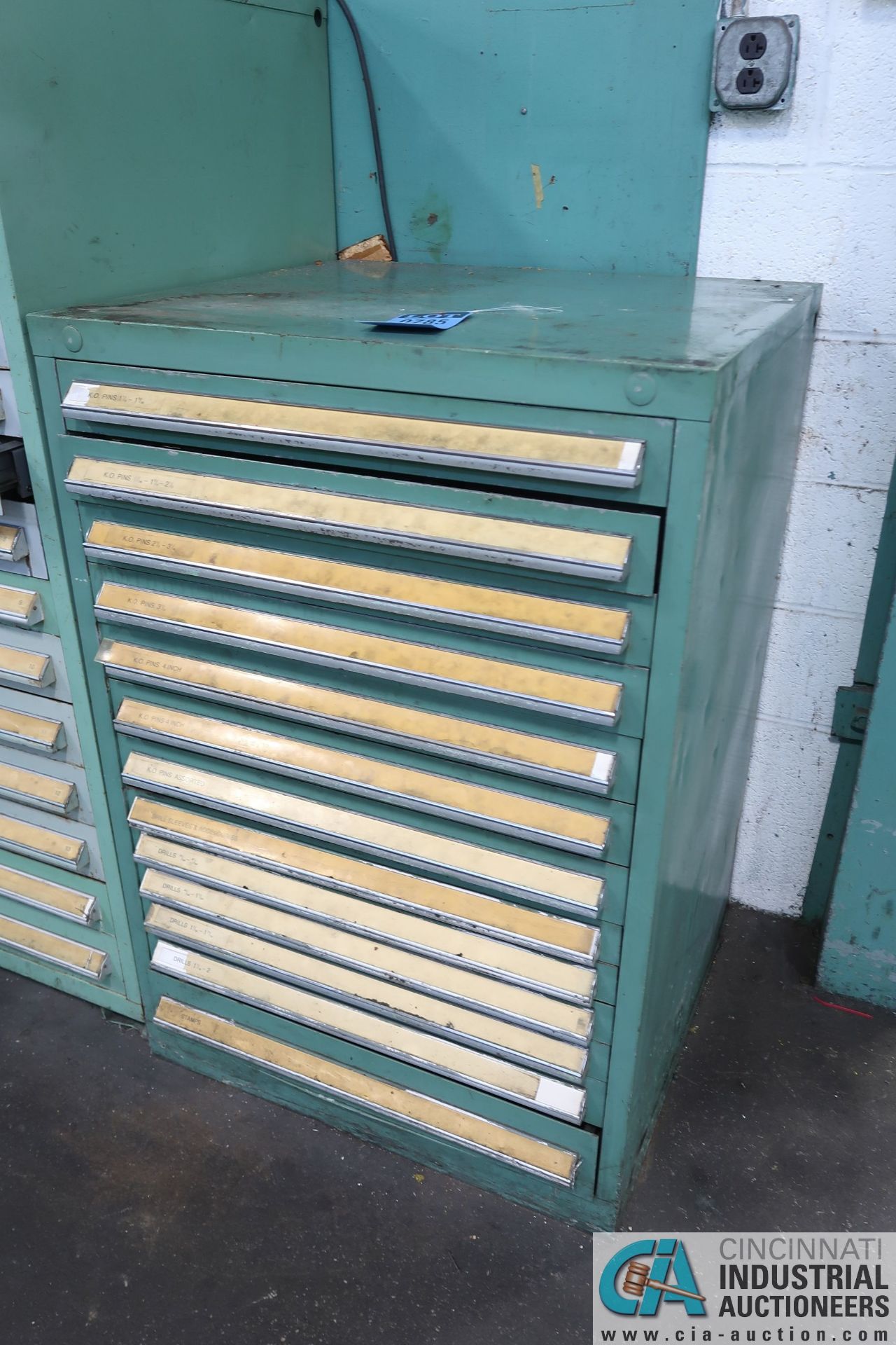 (LOT) TOOLING CABINET WITH KO PINS