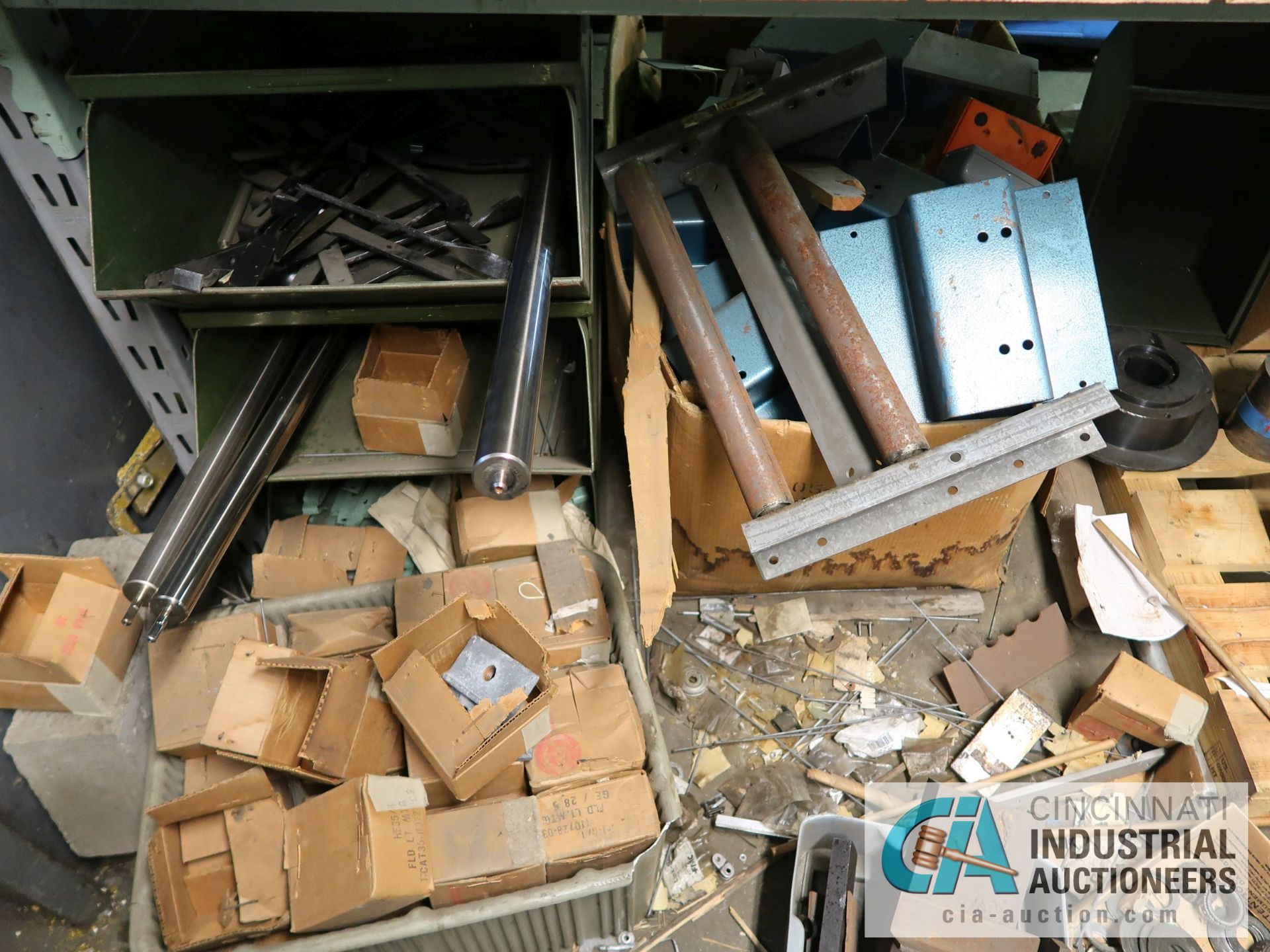 (LOT) CONTENTS OF (1) RAND AND FLOOR INCLUDING MISCELLANEOUS SCRAP METAL **NO RACK** - Image 15 of 18