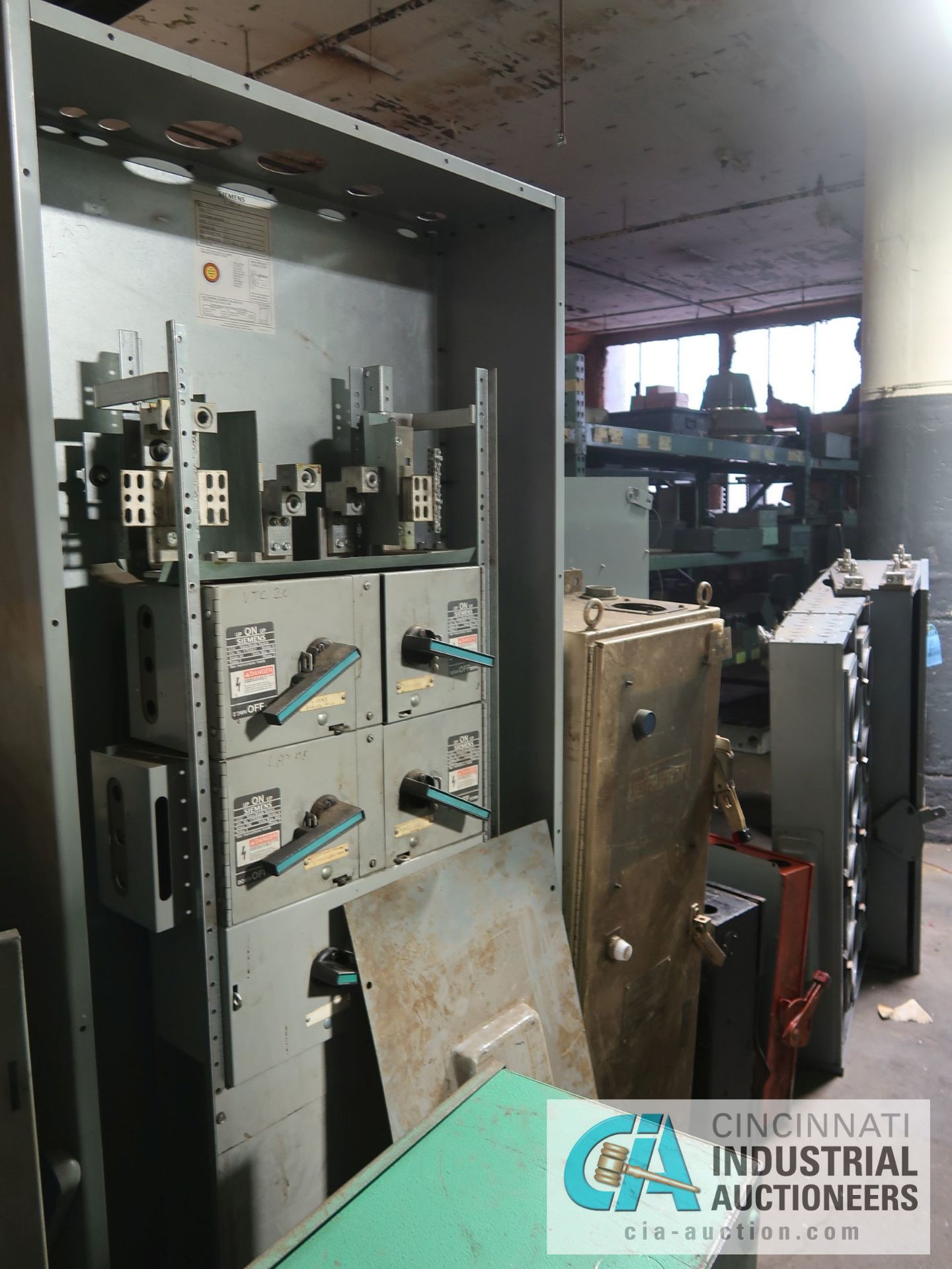 (LOT) LARGE ELECTRIC BOXES AND SWITCHES - Image 2 of 12