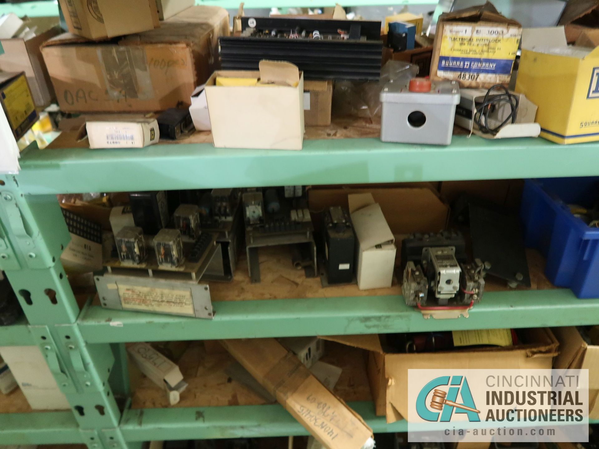 (LOT) CONTENTS OF (3) SECTION GREEN RACK - ALLEN BRADLEY ELECTRICAL COMPONENTS, INDUSTRIAL - Image 24 of 25
