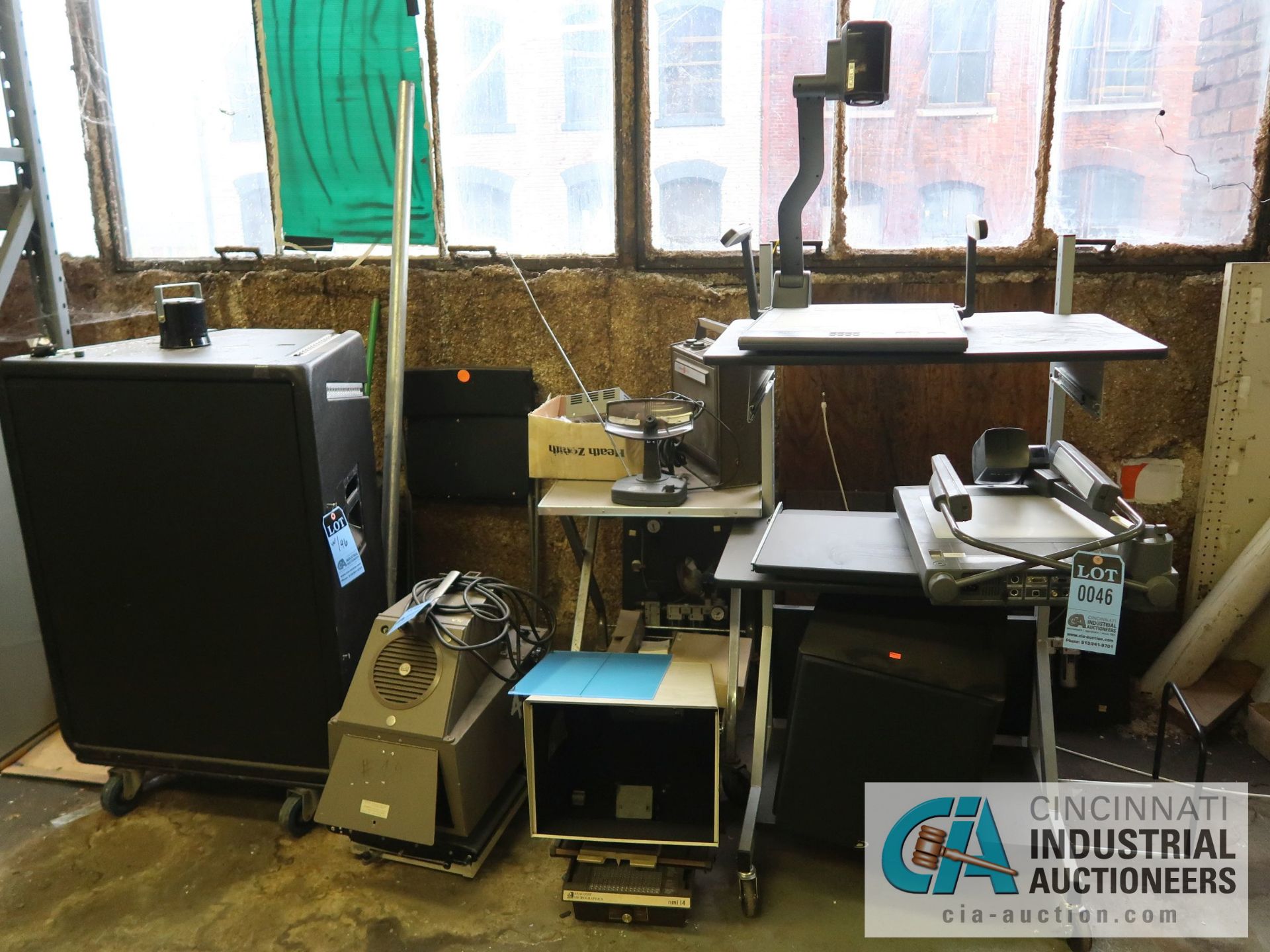 (LOT) MISCELLANEOUS OVERHEAD PROJECTORS AND SPEAKERS