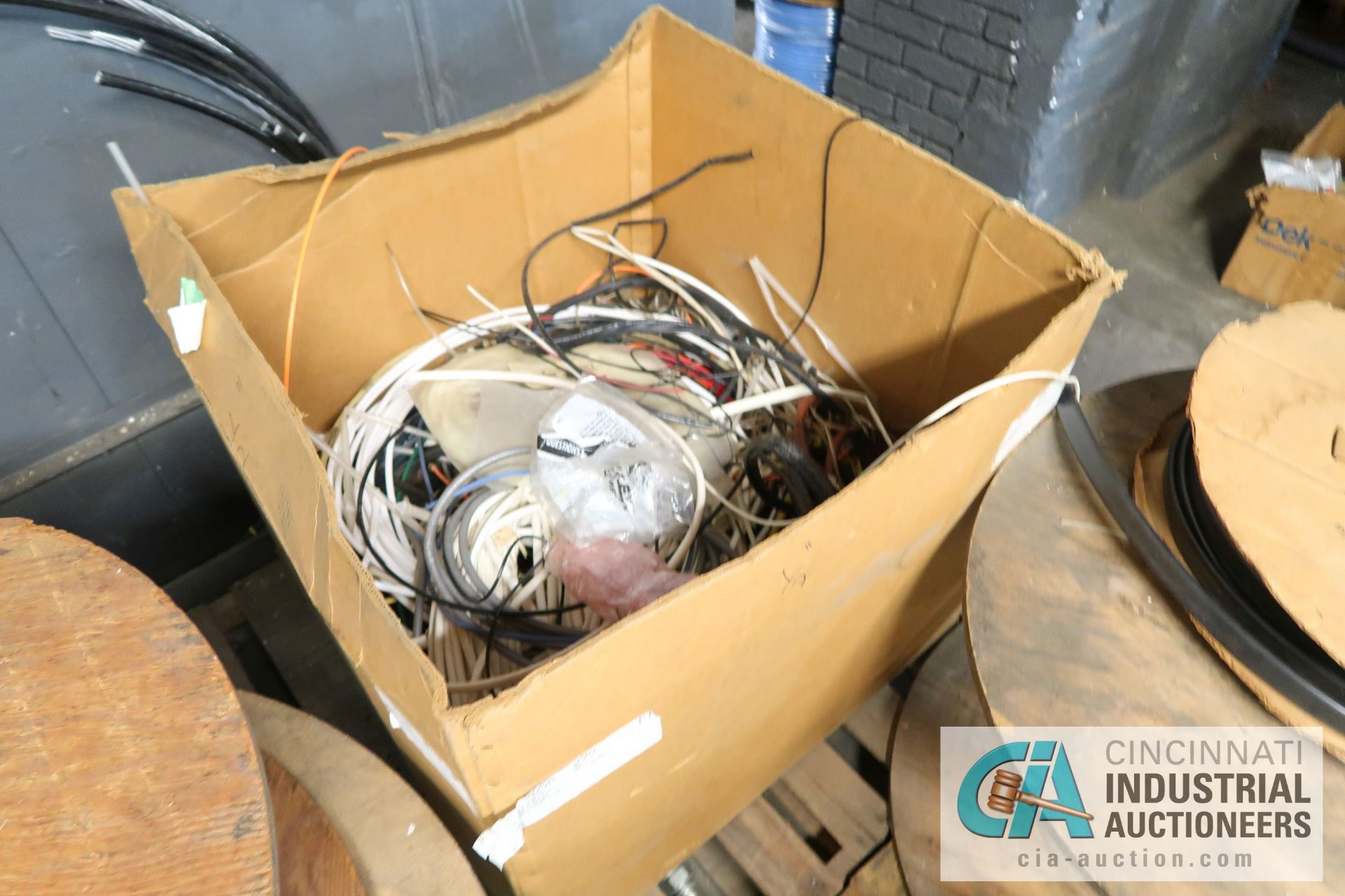 (LOT) HEAVIER DUTY CABLE AND WIRE ON (8) SKIDS - (13) SPOOLS - SOLD BY THE LOT - Image 3 of 3