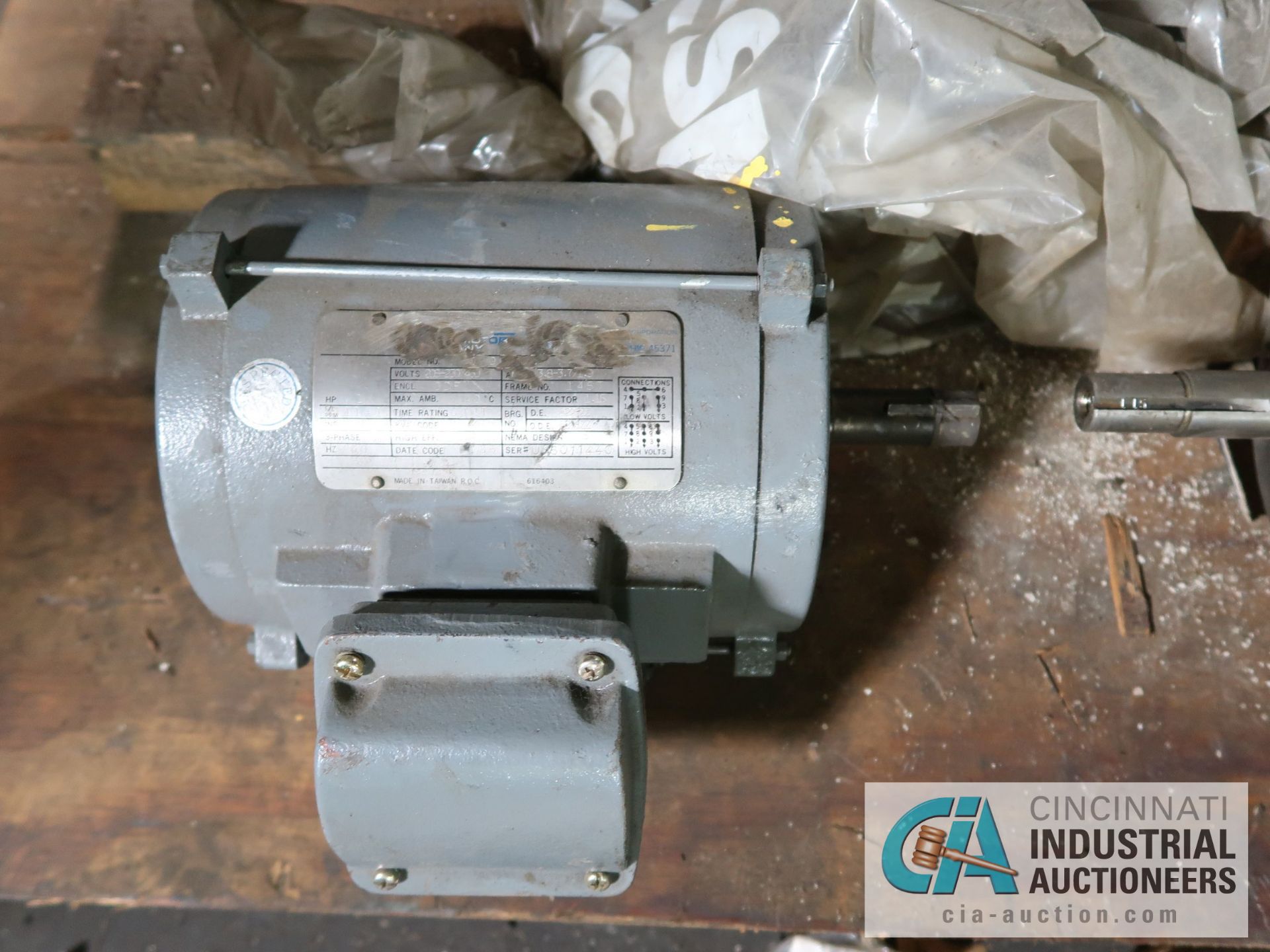 MOTORS ON SKID - 7-1/2 HP LINCOLN, 1 HP, 5 HP AND DEMAG GEAR REDUCER - Image 5 of 8