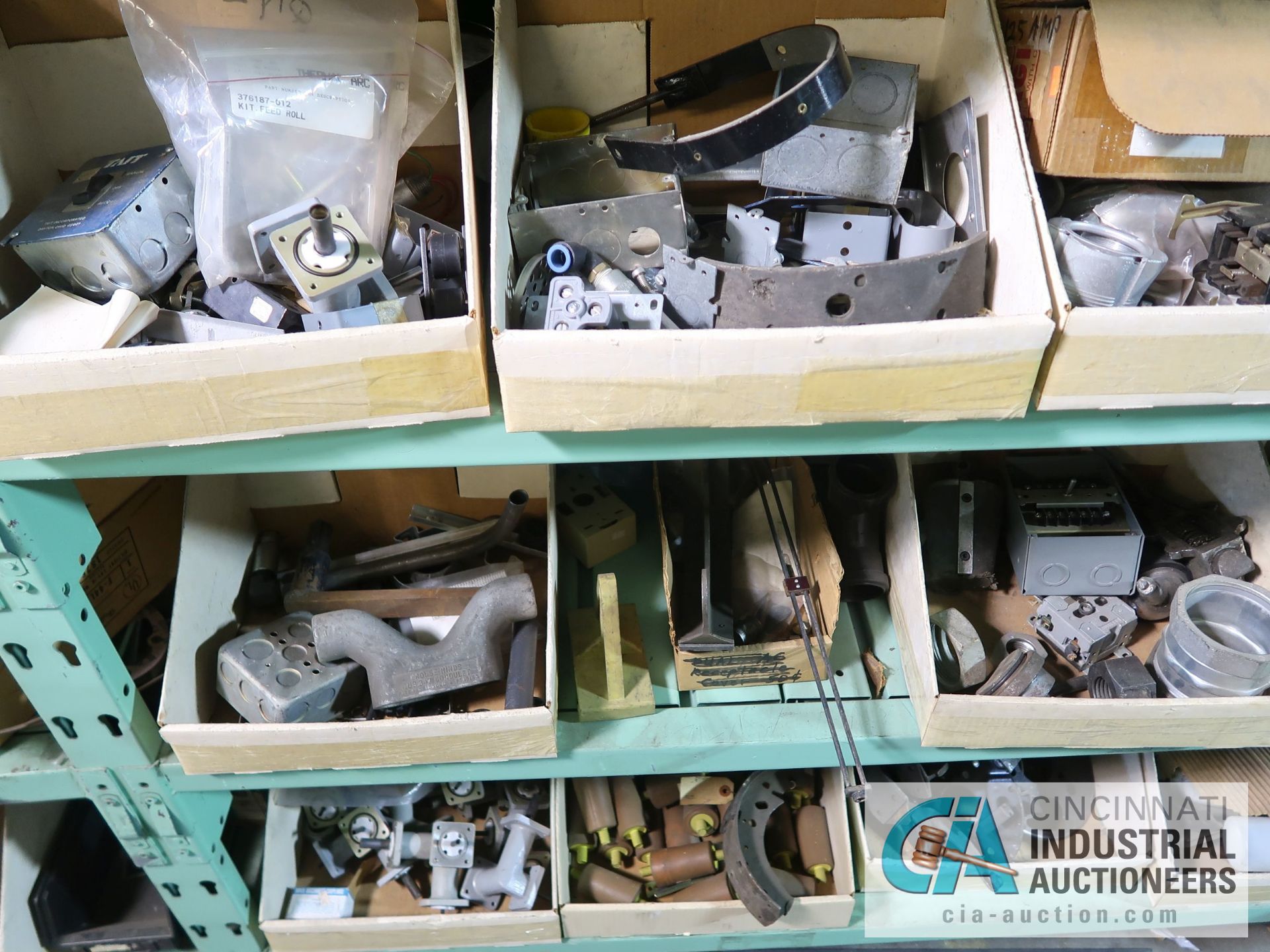 CONTENTS OF (6) RACKS INCLUDING MISCELLANEOUS AUTOMOTIVE PARTS, BREAKS, ROTORS, GASKETS, MOUNTING - Image 6 of 38