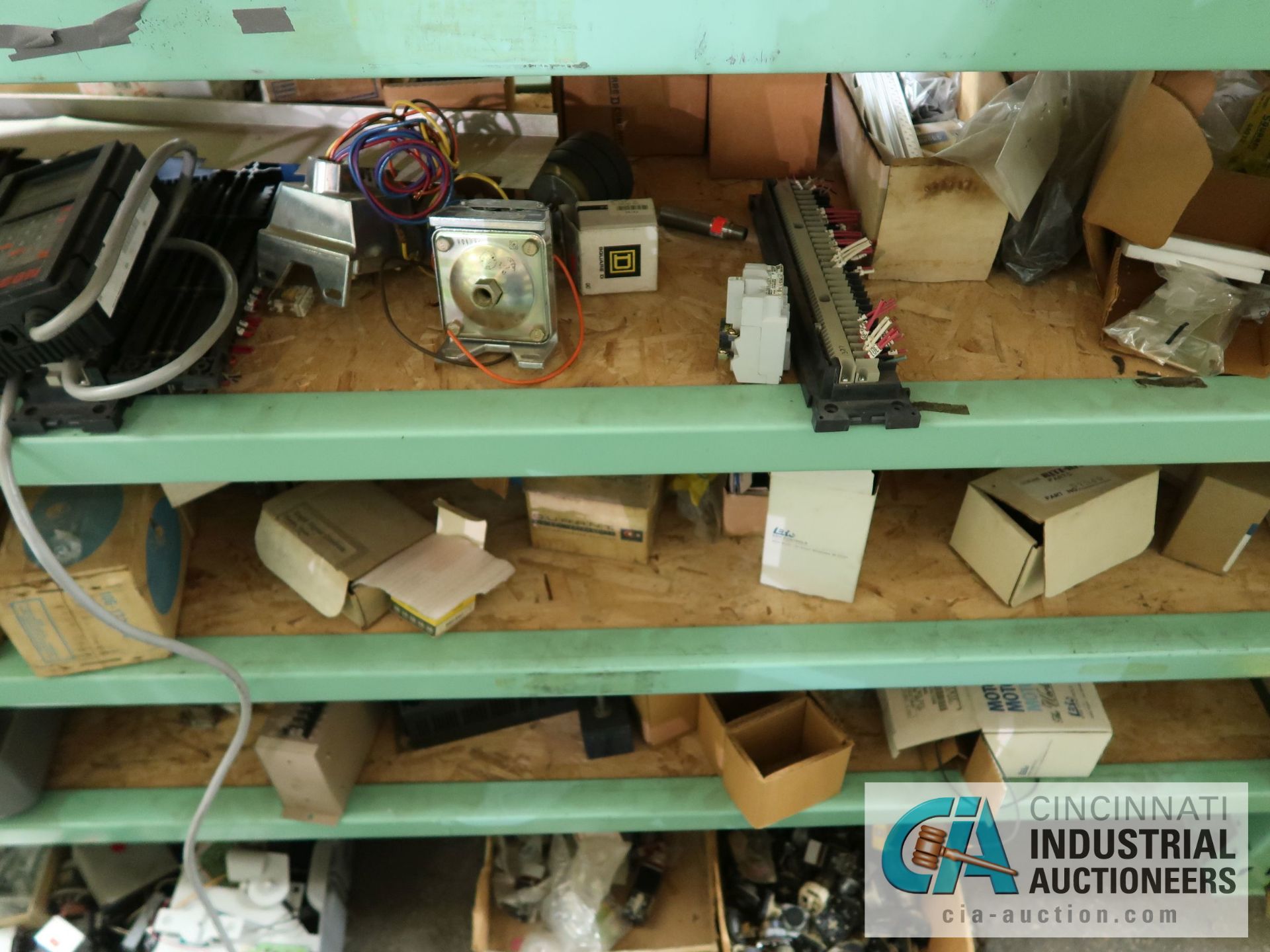 (LOT) CONTENTS OF (3) SECTION GREEN RACK - ALLEN BRADLEY ELECTRICAL COMPONENTS, INDUSTRIAL - Image 21 of 25