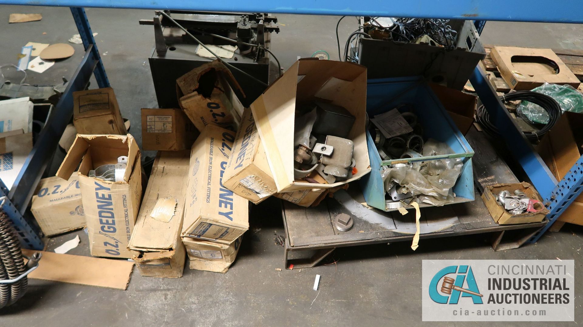 (LOT) ASSORTED ABRASIVES, GRINDING WHEELS AND HARDWARE ON (5) SECTIONS BLUE RACK AND IN WIRE BASKET - Image 9 of 24