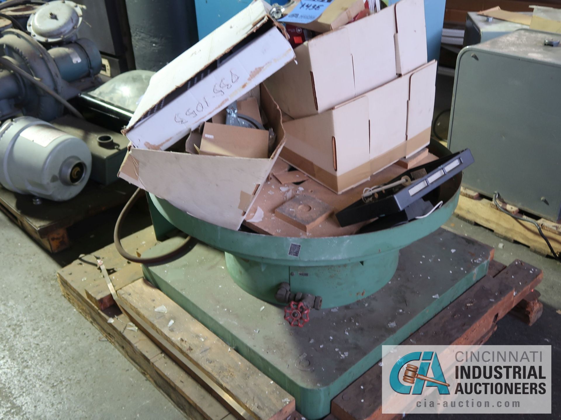 36" BURGESS VIBRATORY BOWL - Image 2 of 3