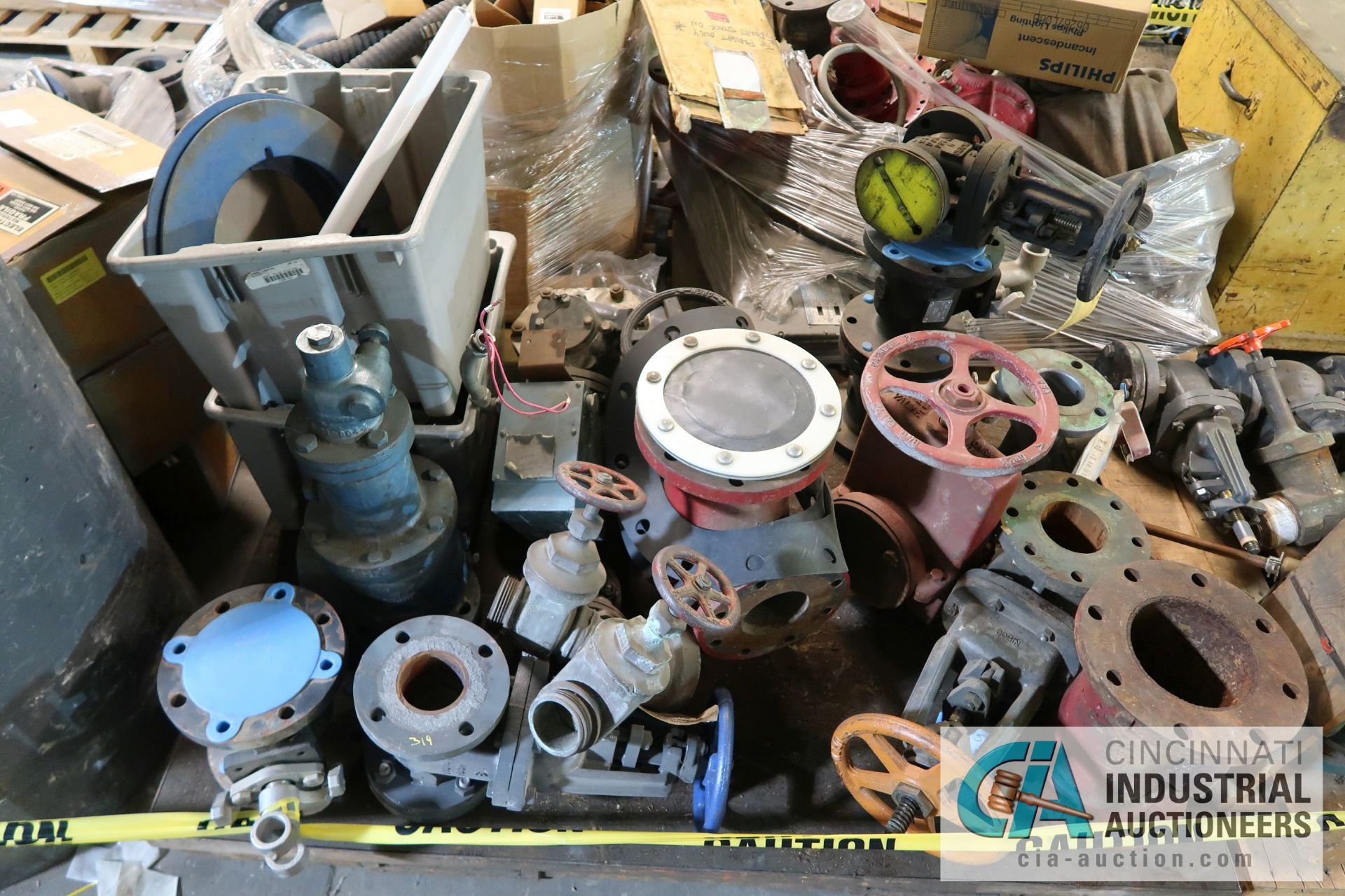 (LOT) LARGE QUANTITY OF GATE VALVES (UO TO 6") AND PIPE FLANGES ON (6) SKIDS AND (1) JOBOX - SEE - Image 3 of 11