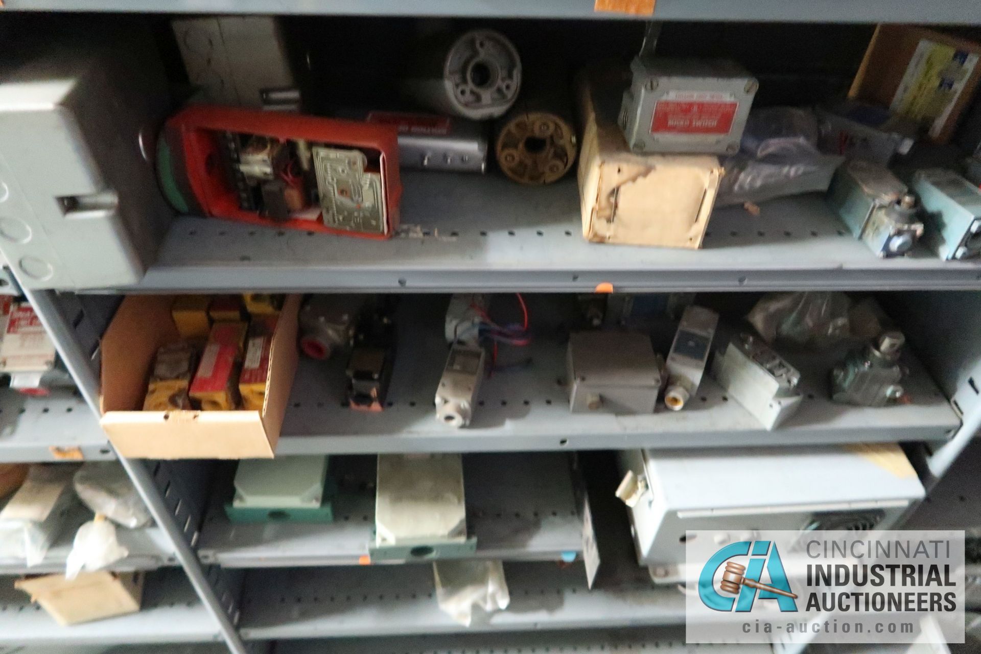 (LOT) CONTENTS OF (10) SECTION SHELVING AND (1) GREEN RACK - ELECTRICAL - PUSH SWITCHES, NAMCO - Image 12 of 27