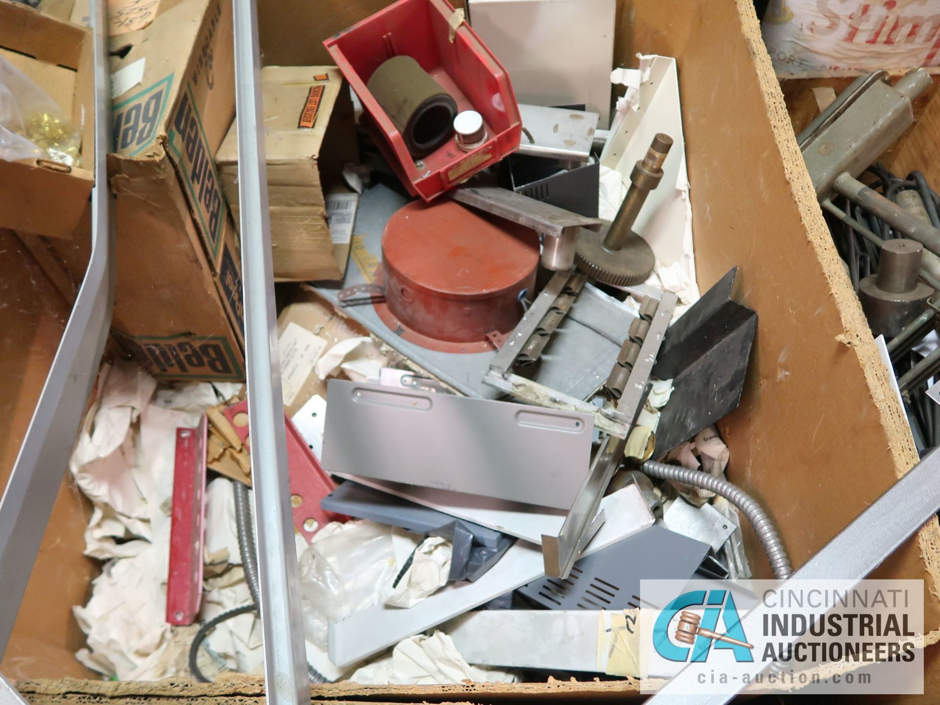 (LOT) CONTENTS OF (1) RAND AND FLOOR INCLUDING MISCELLANEOUS SCRAP METAL **NO RACK** - Image 11 of 18