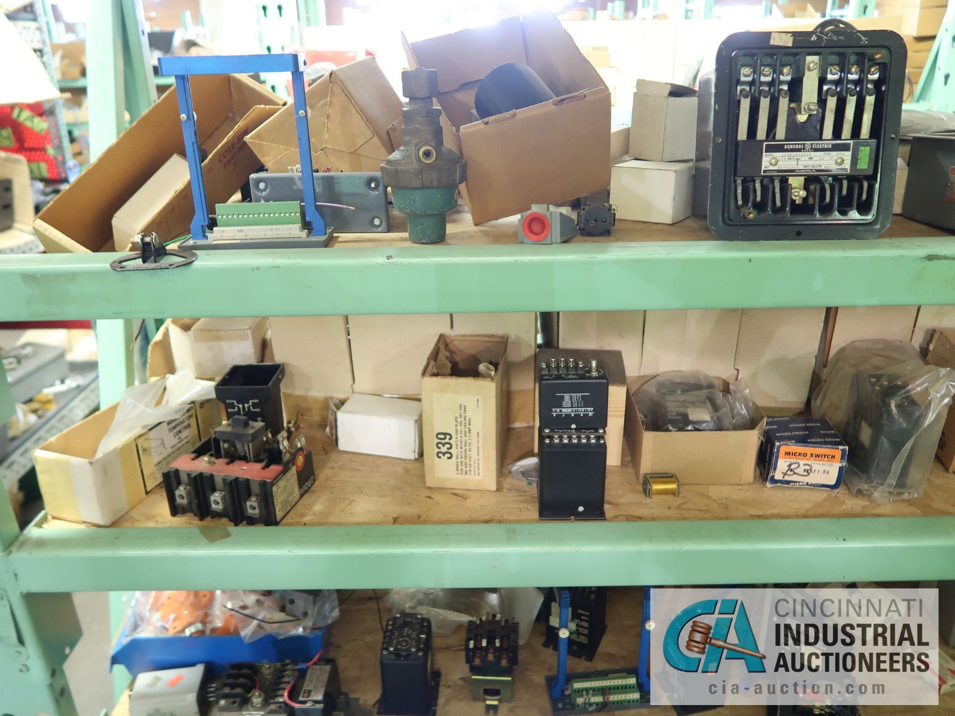(LOT) CONTENTS OF (3) SECTION GREEN RACK - ALLEN BRADLEY ELECTRICAL COMPONENTS, INDUSTRIAL - Image 19 of 25