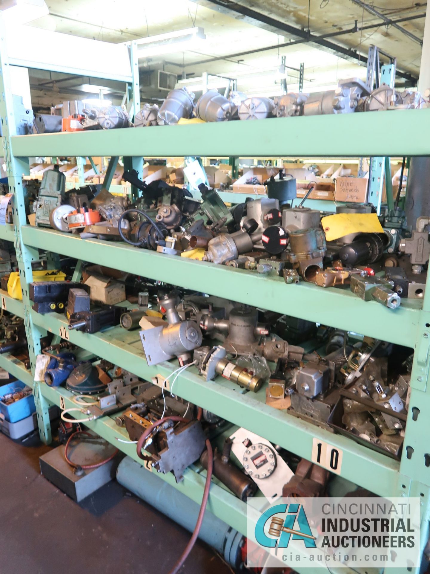 CONTENTS OF (6) RACKS INCLUDING MISCELLANEOUS PNEUMATIC CYLINDERS AND CONTROL VALVES **NO RACKS** - Image 14 of 39