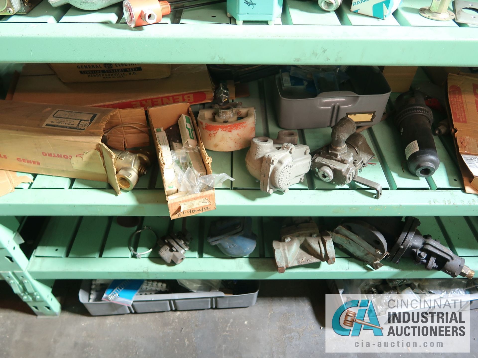 CONTENTS OF (6) RACKS INCLUDING MISCELLANEOUS VALVES, SEALS, FILTERS, PLUMBING PARTS, FIRE SPRINKLER - Image 11 of 26