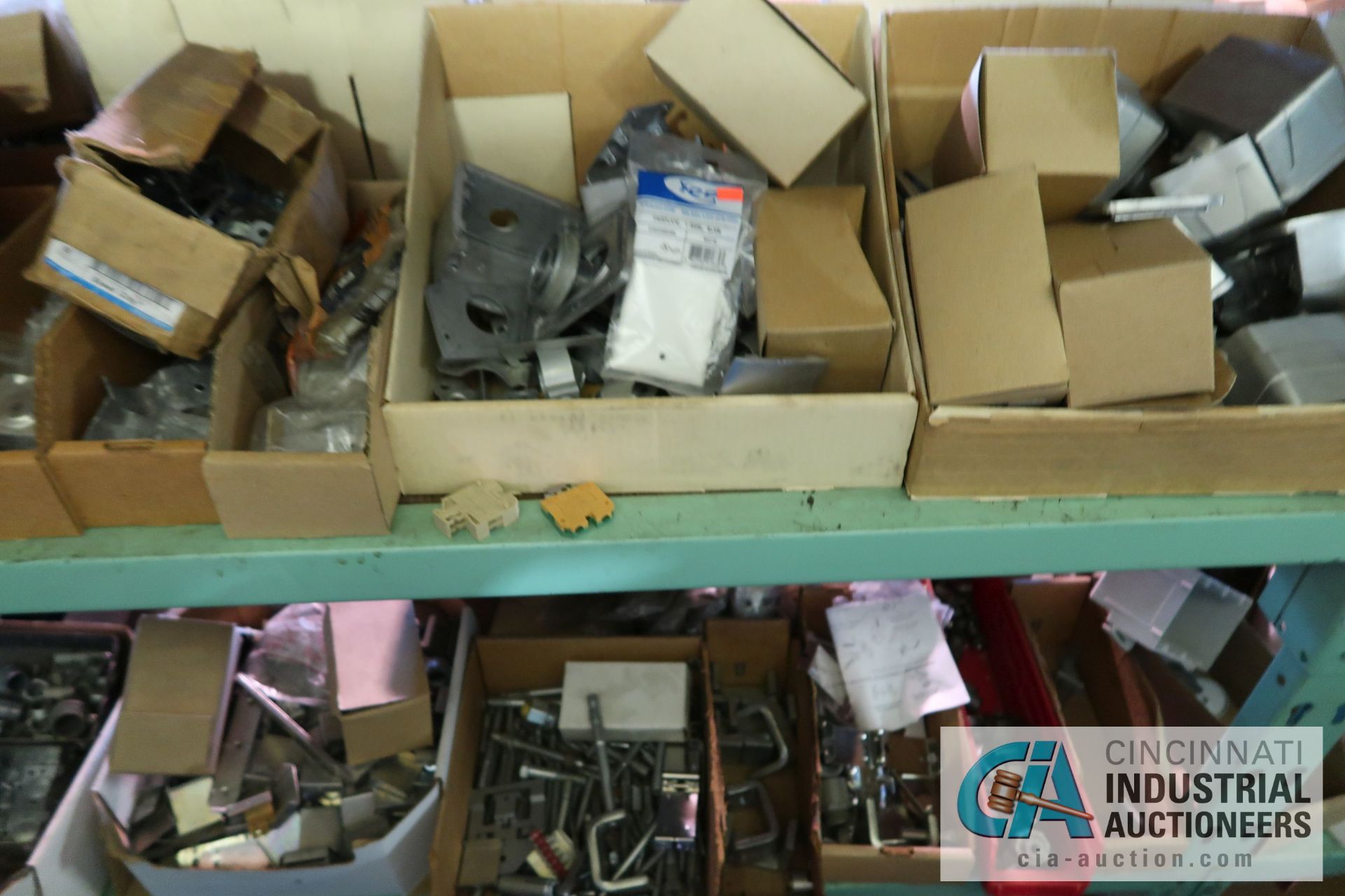 (LOT) CONTENTS OF (5) SECTIONS GREEN RACK AND STEEL TOTES - ALL ELECTRICAL CONTRACTORS ITEMS - - Image 39 of 47