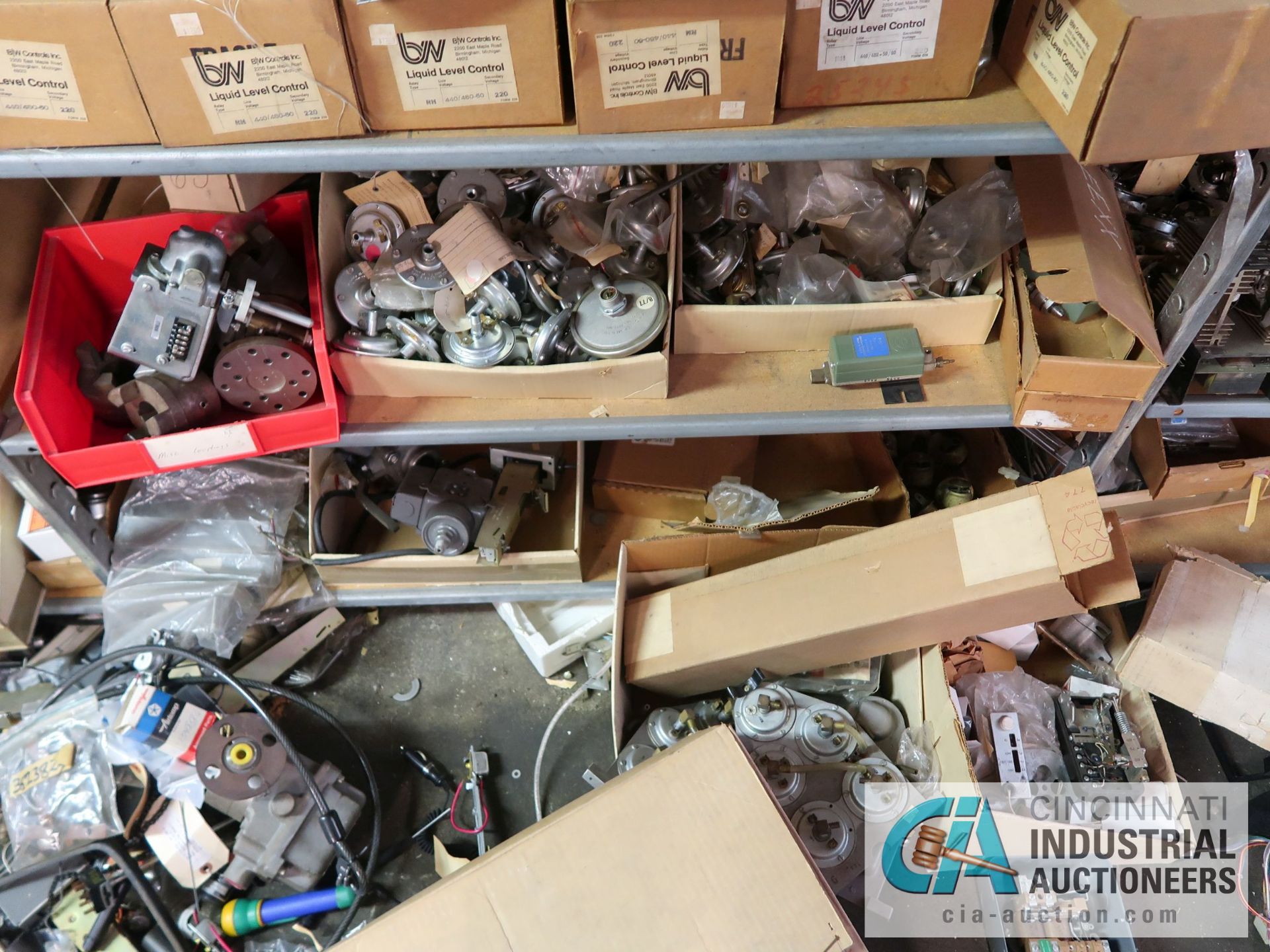 CONTENTS OF (16) SHELVES INCLUDING MISCELLANEOUS VALVES, THERMOSTATS, ANALYZERS, ELECTRICAL, CONTROL - Image 21 of 47