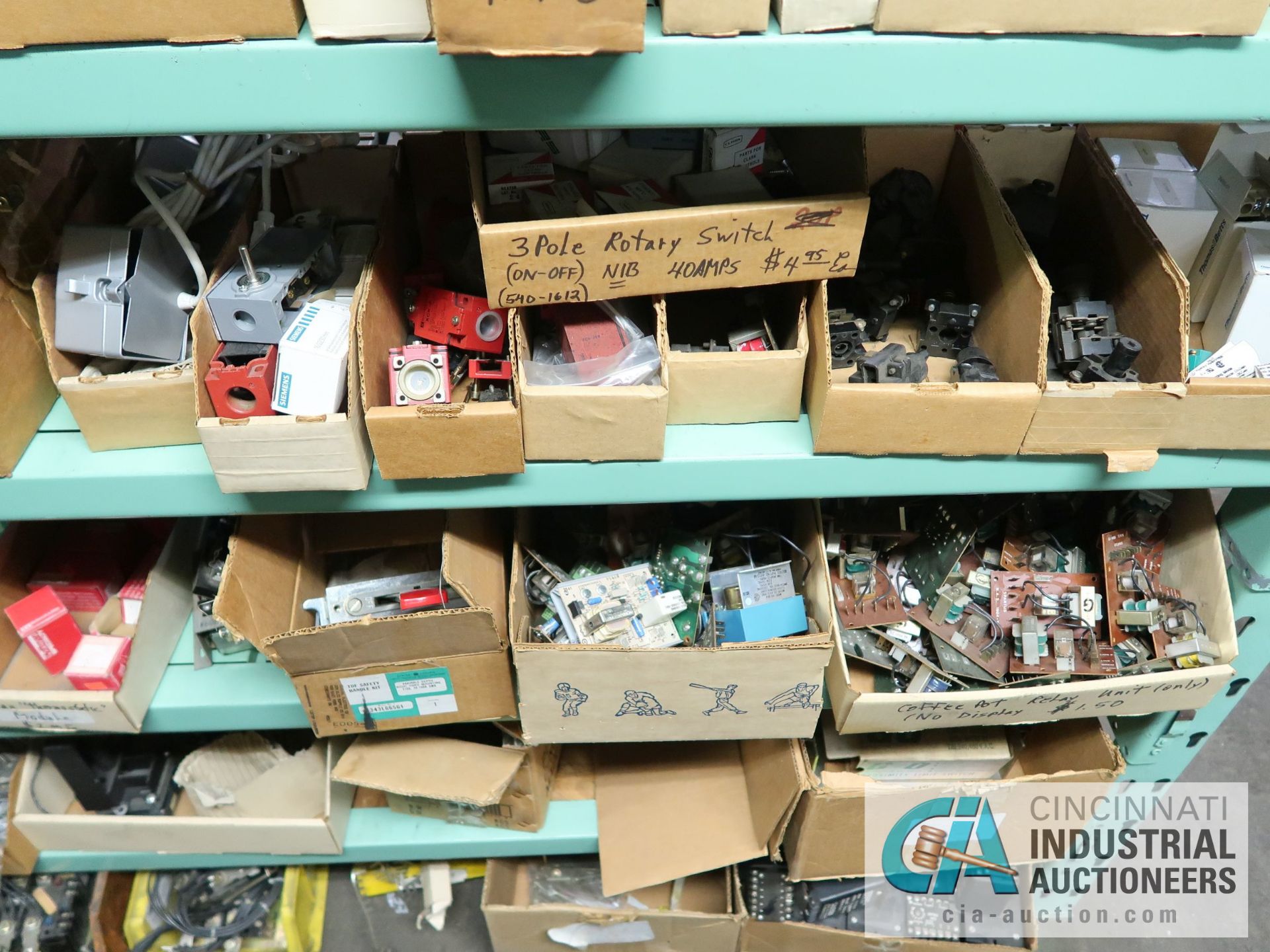 (LOT) CONTENTS OF (3) SECTION GREEN RACK - ALLEN BRADLEY ELECTRICAL COMPONENTS, INDUSTRIAL - Image 10 of 16