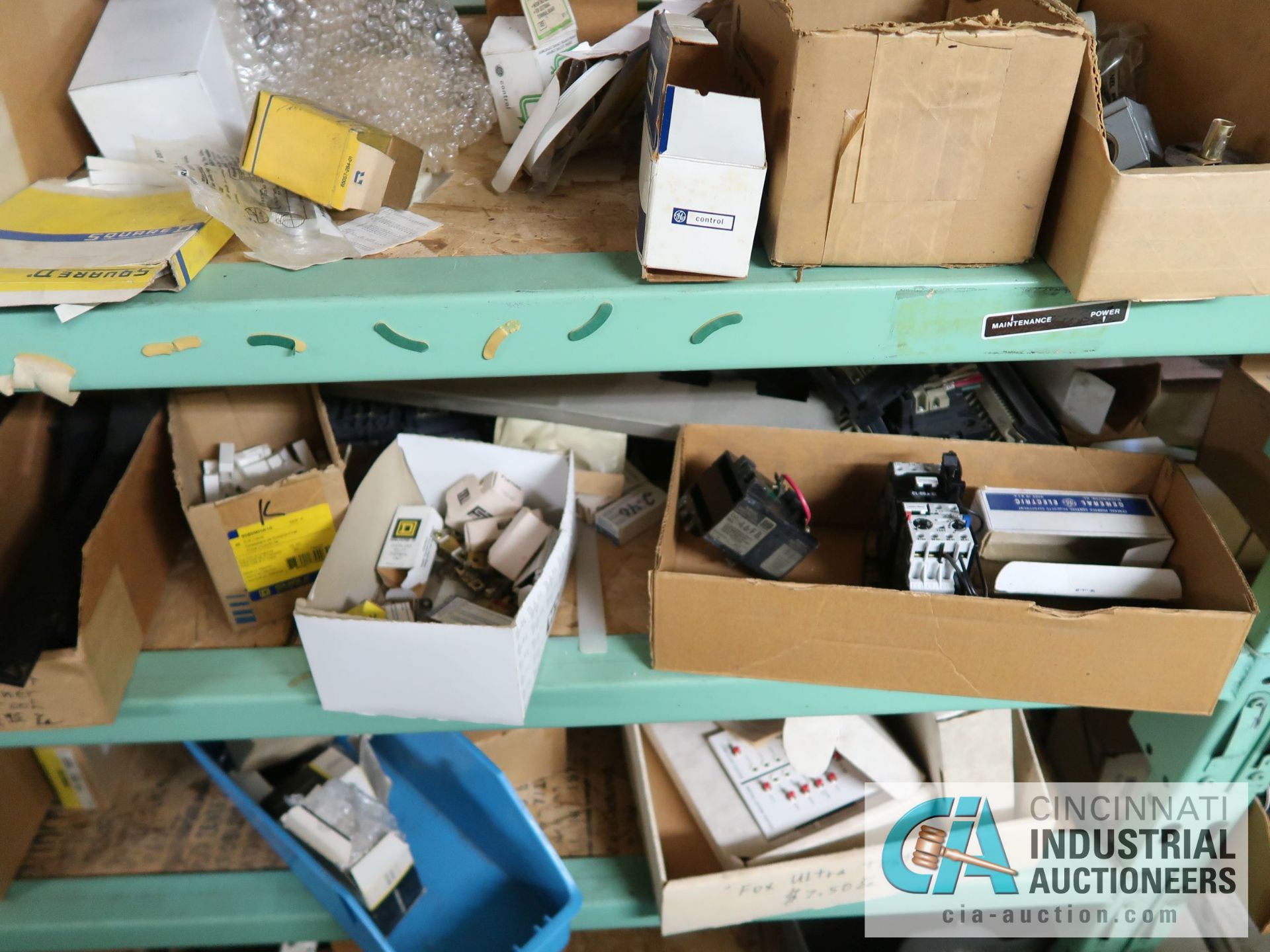 (LOT) CONTENTS OF (3) SECTION GREEN RACK - ALLEN BRADLEY ELECTRICAL COMPONENTS, INDUSTRIAL - Image 9 of 25