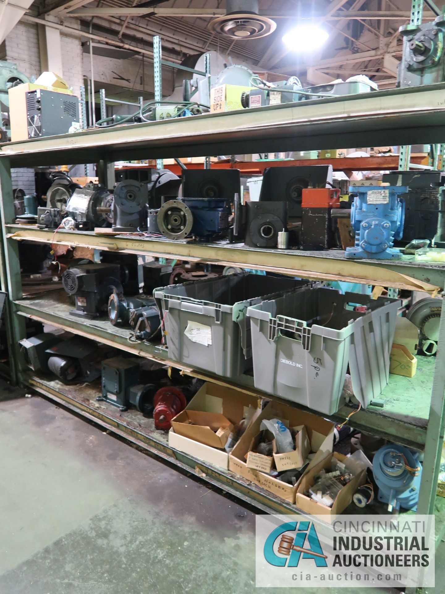 (LOT) CONTENTS OF (1) SECTION RACK - APPROX. (25) GEAR REDUCERS