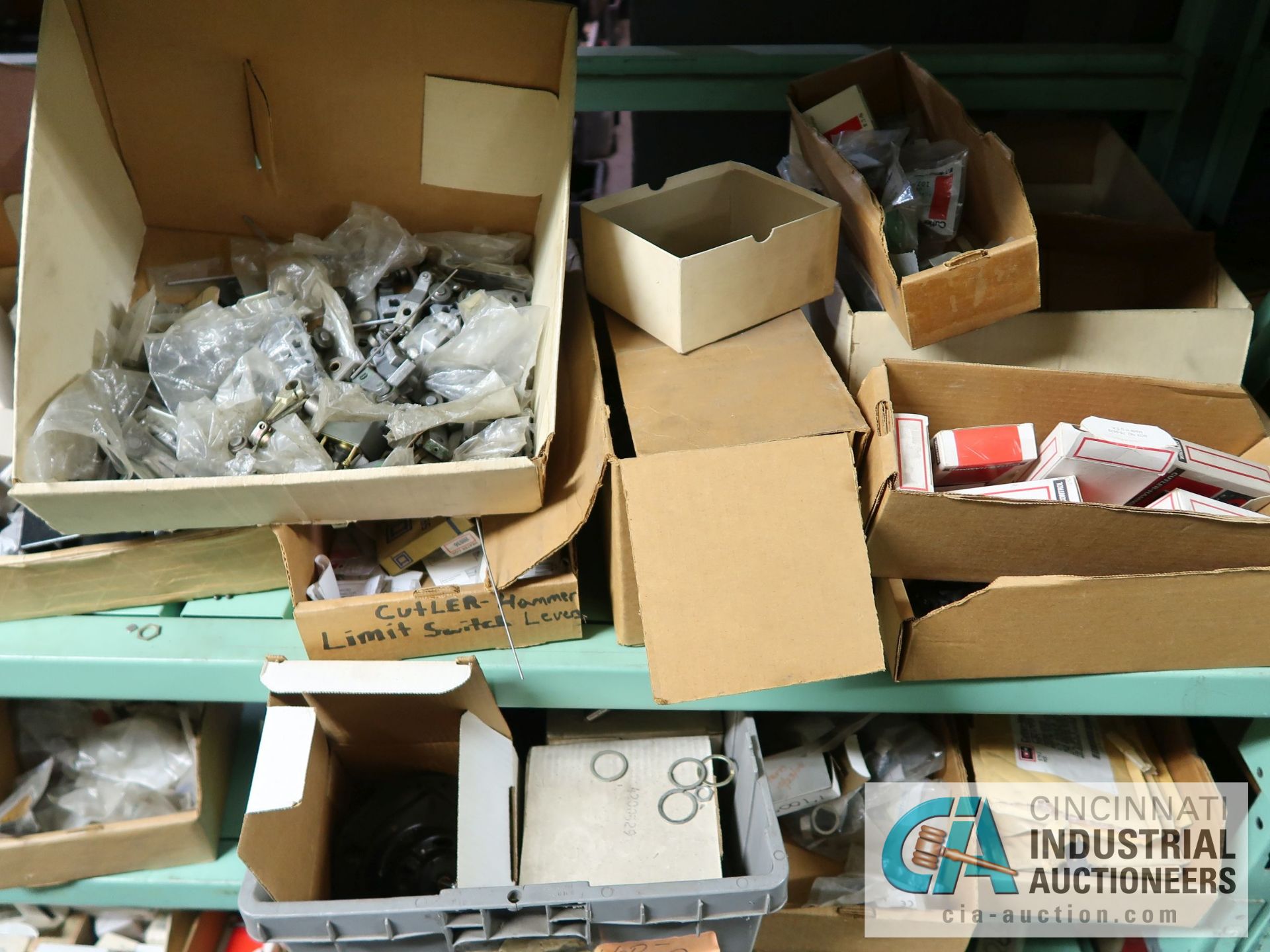 (LOT) CONTENTS OF (3) SECTION GREEN RACK - ALLEN BRADLEY ELECTRICAL COMPONENTS, INDUSTRIAL - Image 5 of 16