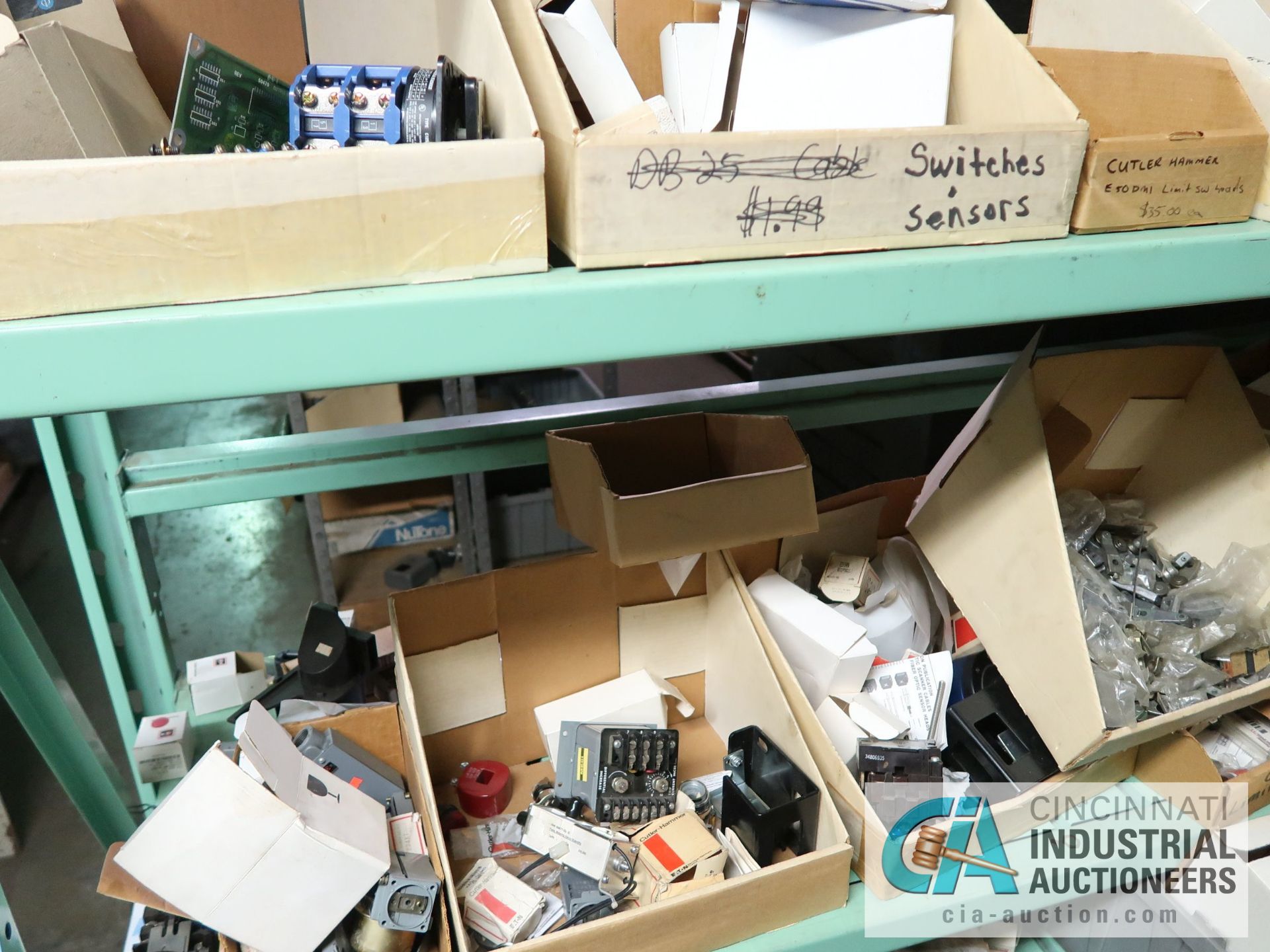 (LOT) CONTENTS OF (3) SECTION GREEN RACK - ALLEN BRADLEY ELECTRICAL COMPONENTS, INDUSTRIAL - Image 4 of 16