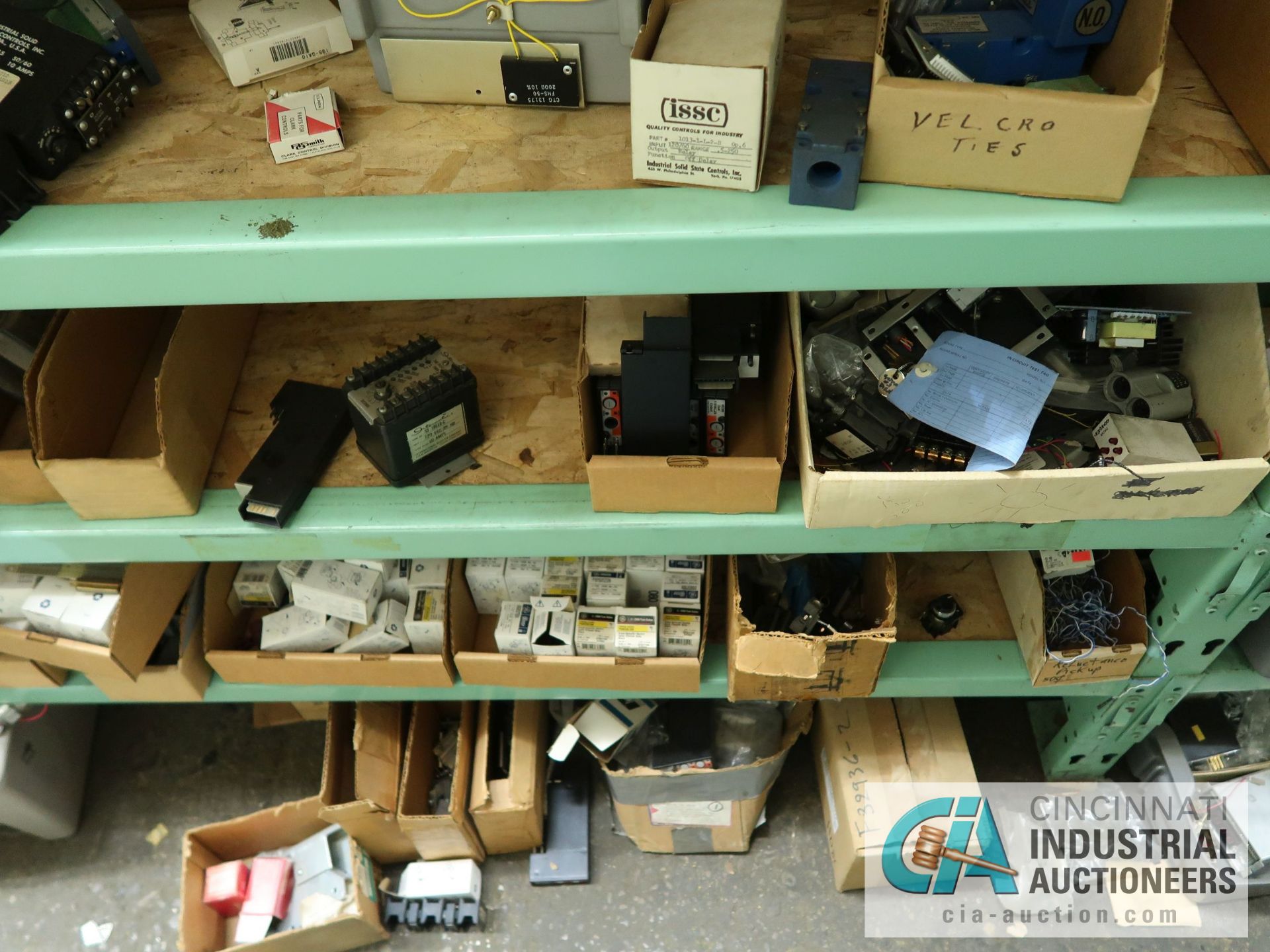 (LOT) CONTENTS OF (3) SECTION GREEN RACK - ALLEN BRADLEY ELECTRICAL COMPONENTS, INDUSTRIAL - Image 17 of 25