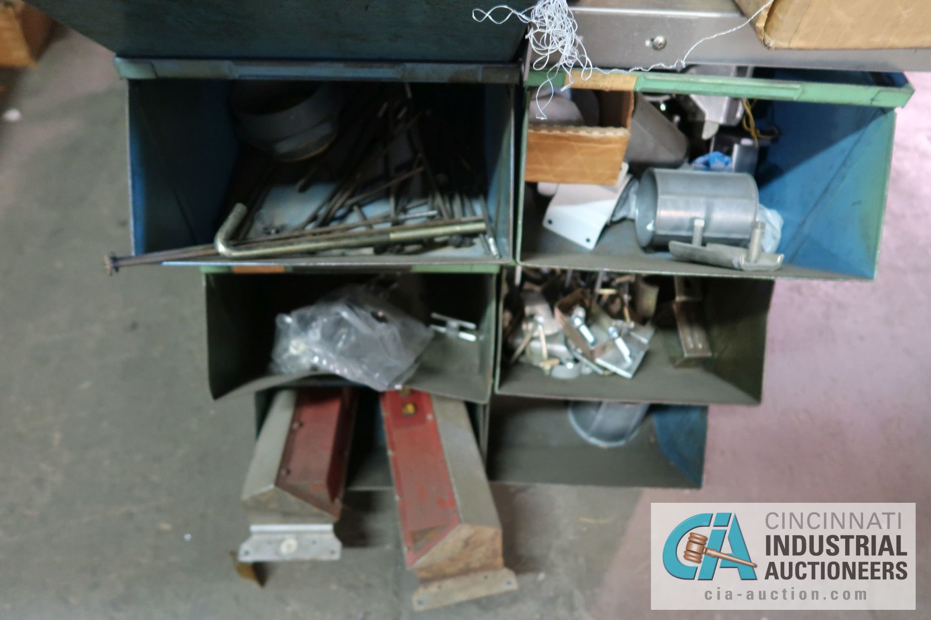 (LOT) CONTENTS OF (5) SECTIONS GREEN RACK AND STEEL TOTES - ALL ELECTRICAL CONTRACTORS ITEMS - - Image 3 of 47