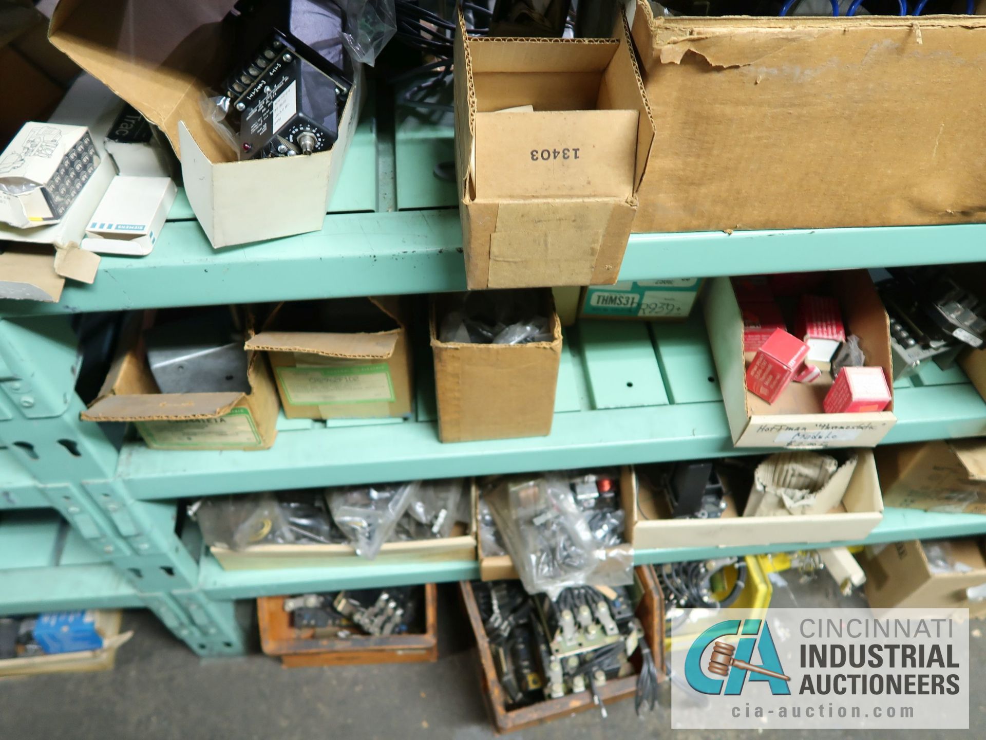 (LOT) CONTENTS OF (3) SECTION GREEN RACK - ALLEN BRADLEY ELECTRICAL COMPONENTS, INDUSTRIAL - Image 9 of 16