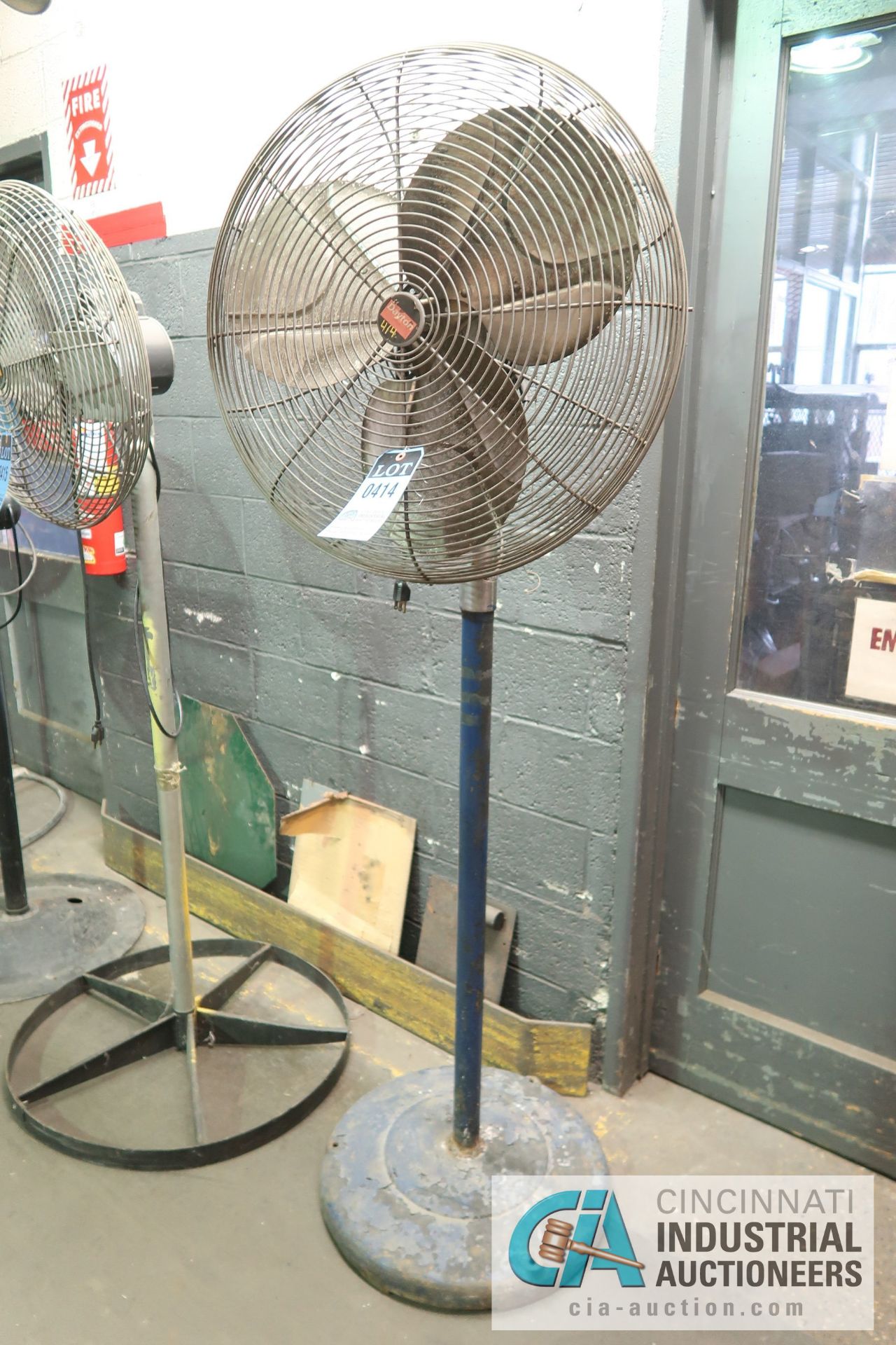 PEDESTAL FAN