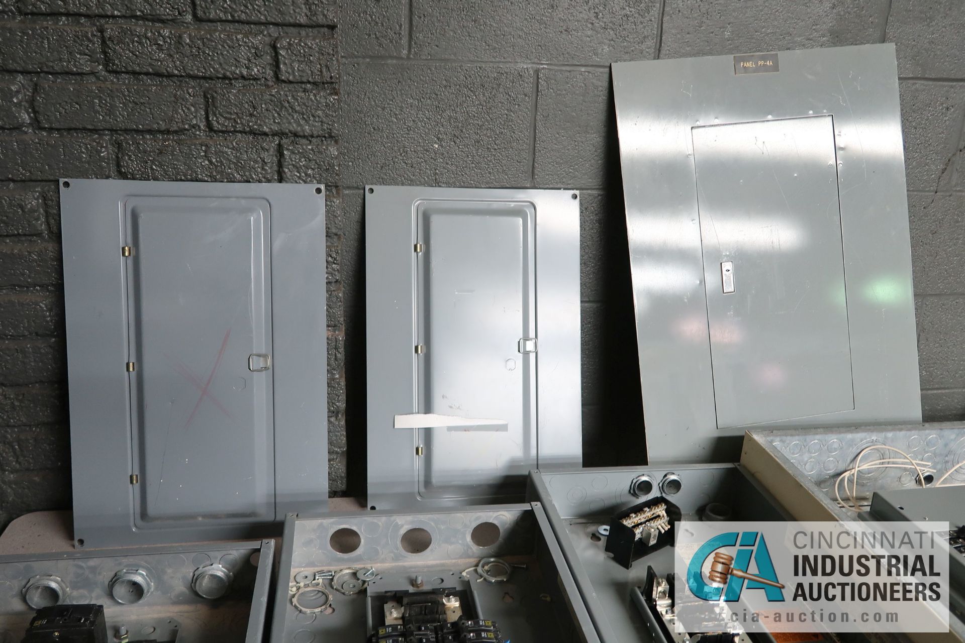 (LOT) ASSORTED ELECTRICAL ALONG THE WALL - TABLE WITH SERVICE PANELS BY SQUARE D, SHELF UNITS WITH - Image 5 of 12