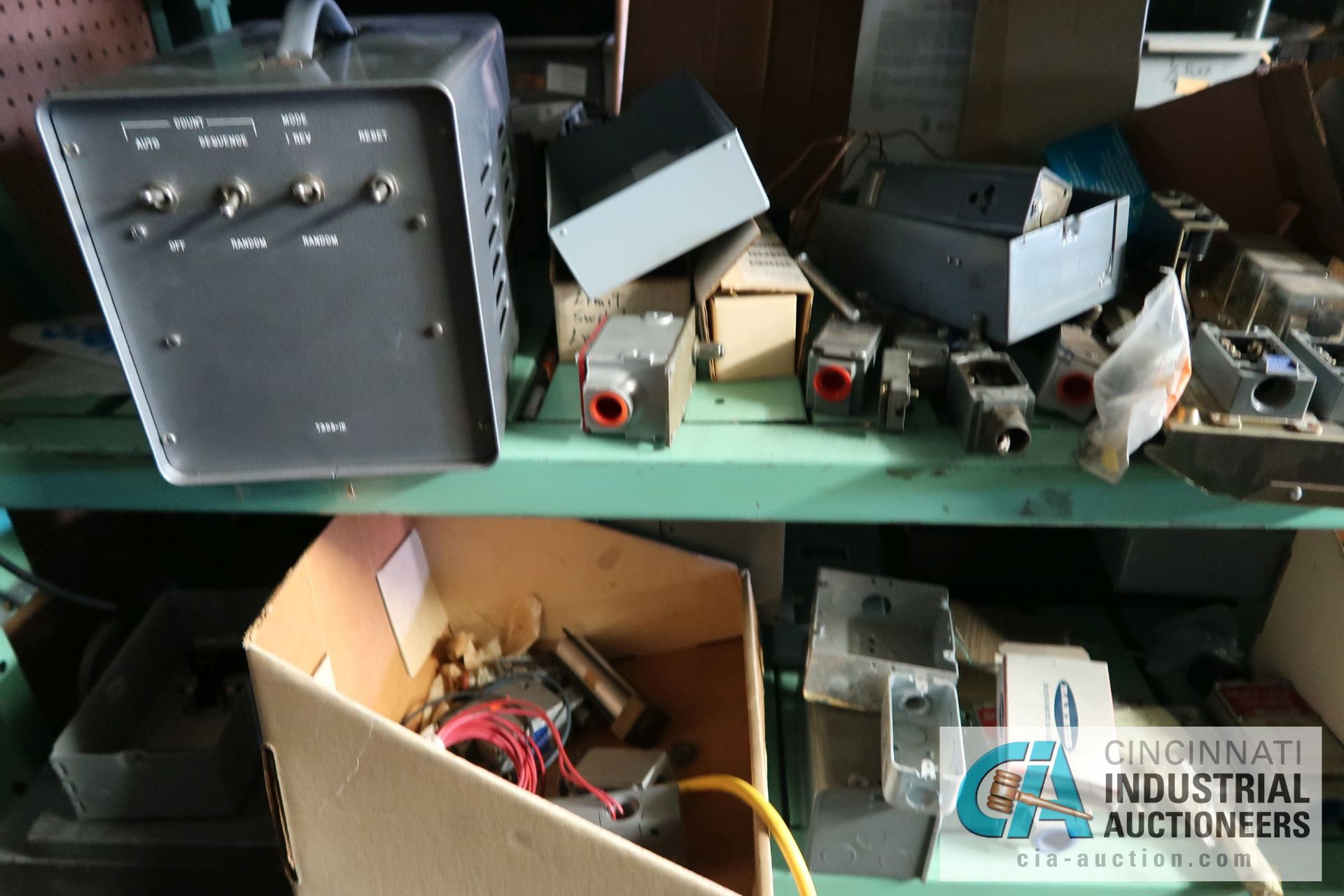 (LOT) CONTENTS OF (10) SECTION SHELVING AND (1) GREEN RACK - ELECTRICAL - PUSH SWITCHES, NAMCO - Image 25 of 27